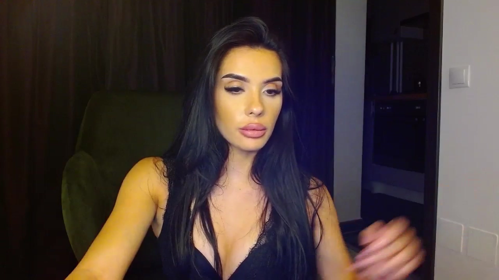Gallery image thumbnail from La_bandida's myfreecams stream on, 08/26/2023, 20:42 image 20 of 20