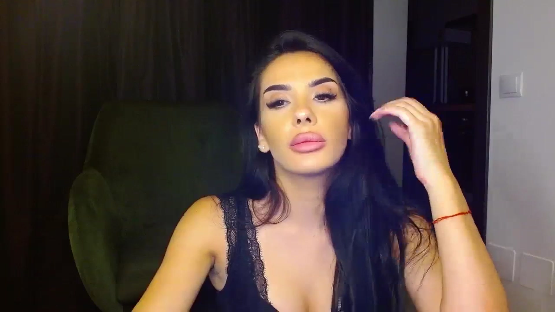 Gallery image thumbnail from La_bandida's myfreecams stream on, 08/26/2023, 20:42 image 14 of 20