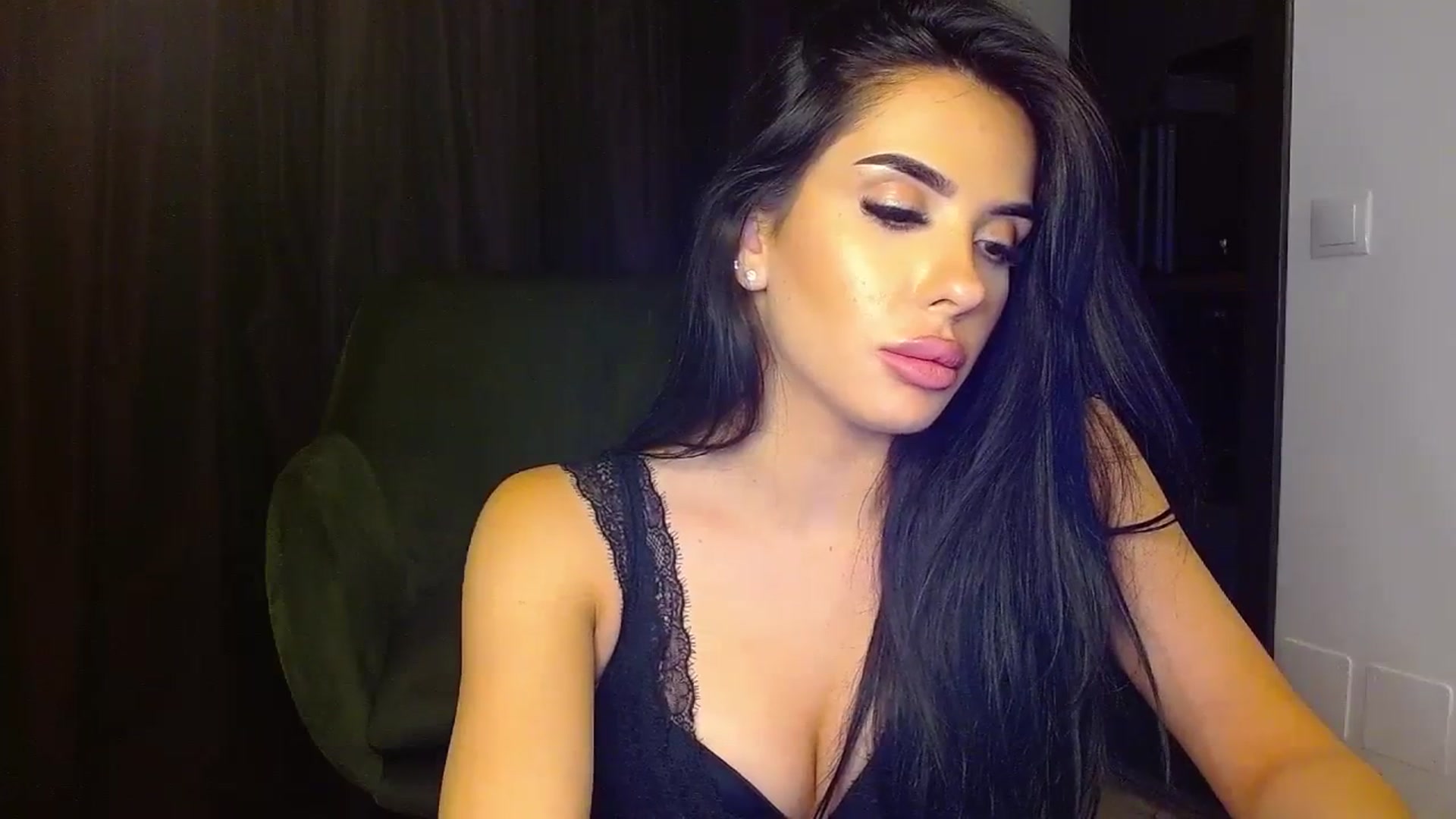 Gallery image thumbnail from La_bandida's myfreecams stream on, 08/26/2023, 21:28 image 6 of 20