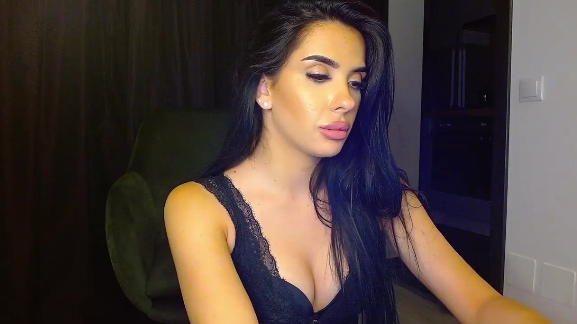 Gallery image thumbnail from La_bandida's myfreecams stream on, 08/26/2023, 21:28 image 9 of 20