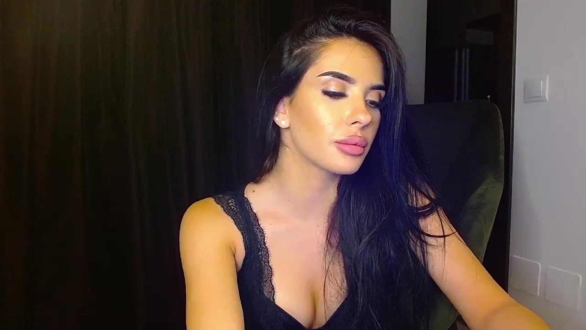 Gallery image thumbnail from La_bandida's myfreecams stream on, 08/26/2023, 21:28 image 20 of 20