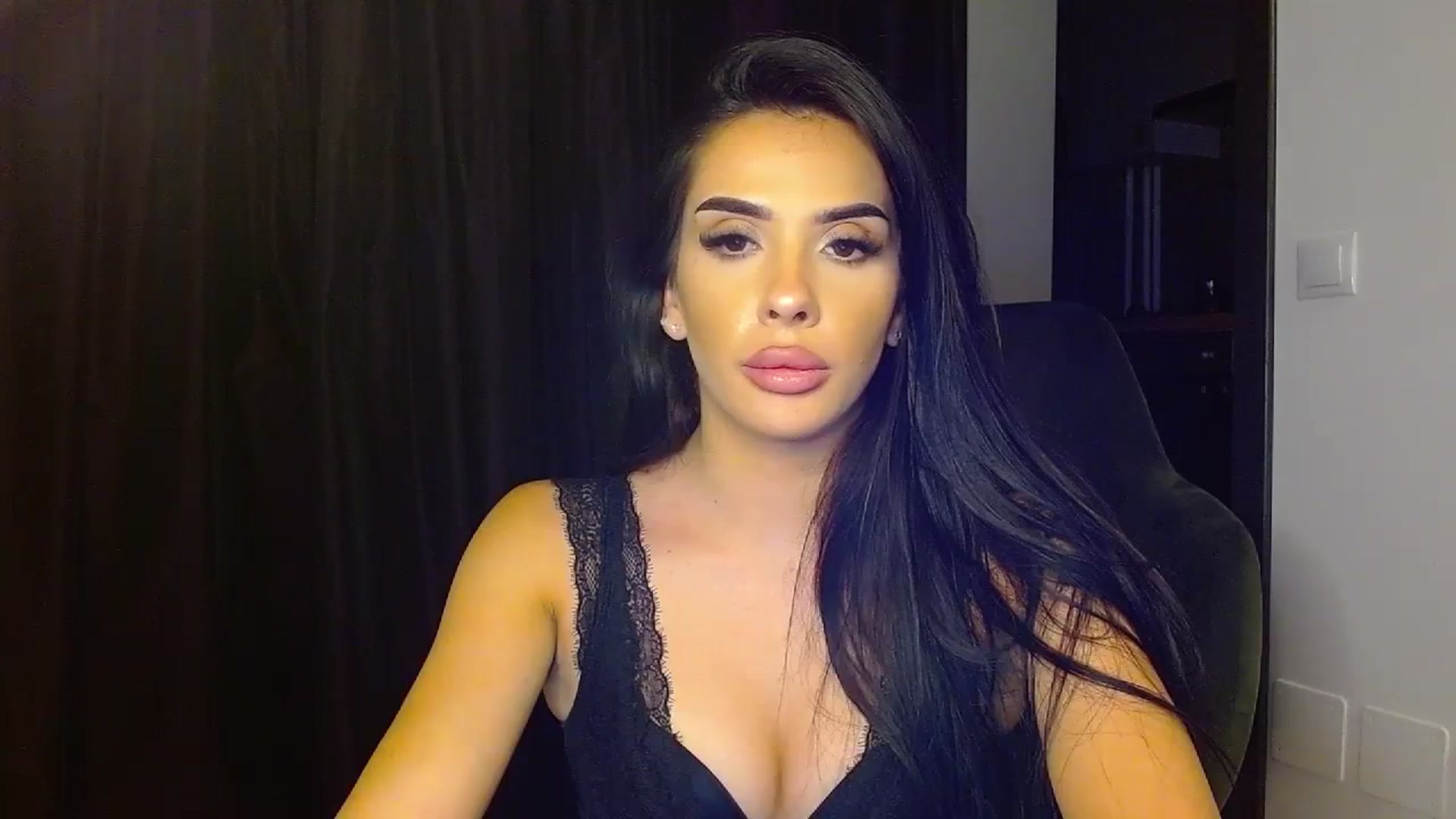 Gallery image thumbnail from La_bandida's myfreecams stream on, 08/26/2023, 21:28 image 14 of 20