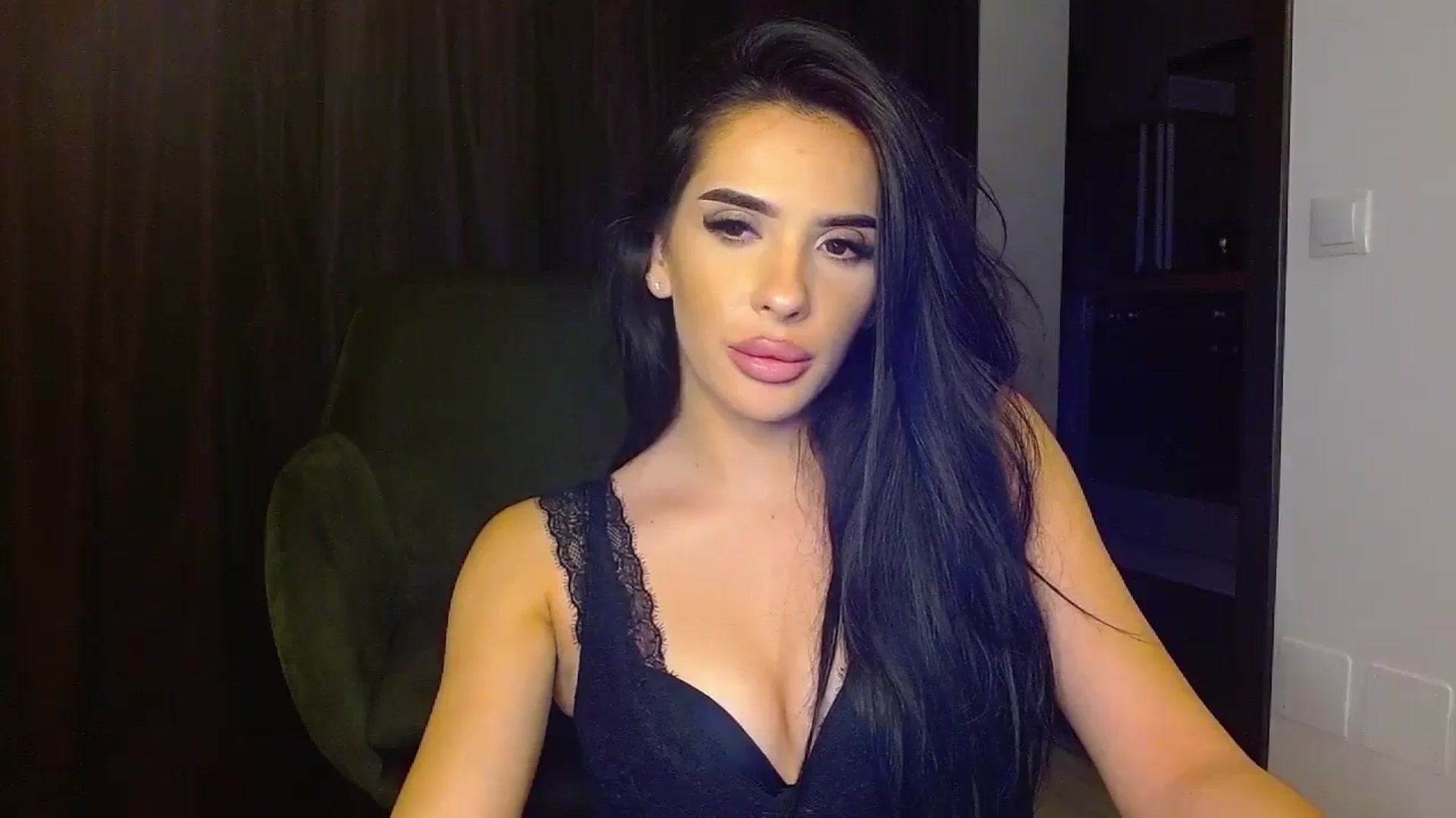 Gallery image thumbnail from La_bandida's myfreecams stream on, 08/26/2023, 21:28 image 4 of 20