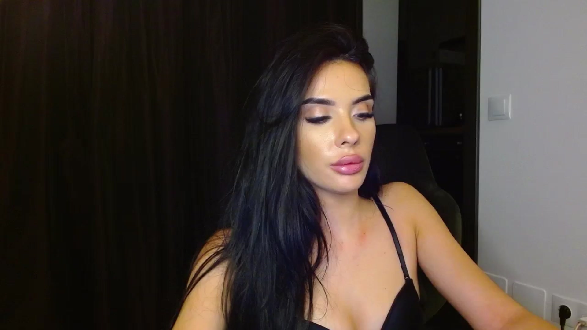 Gallery image thumbnail from La_bandida's myfreecams stream on, 08/27/2023, 24:37 image 10 of 20
