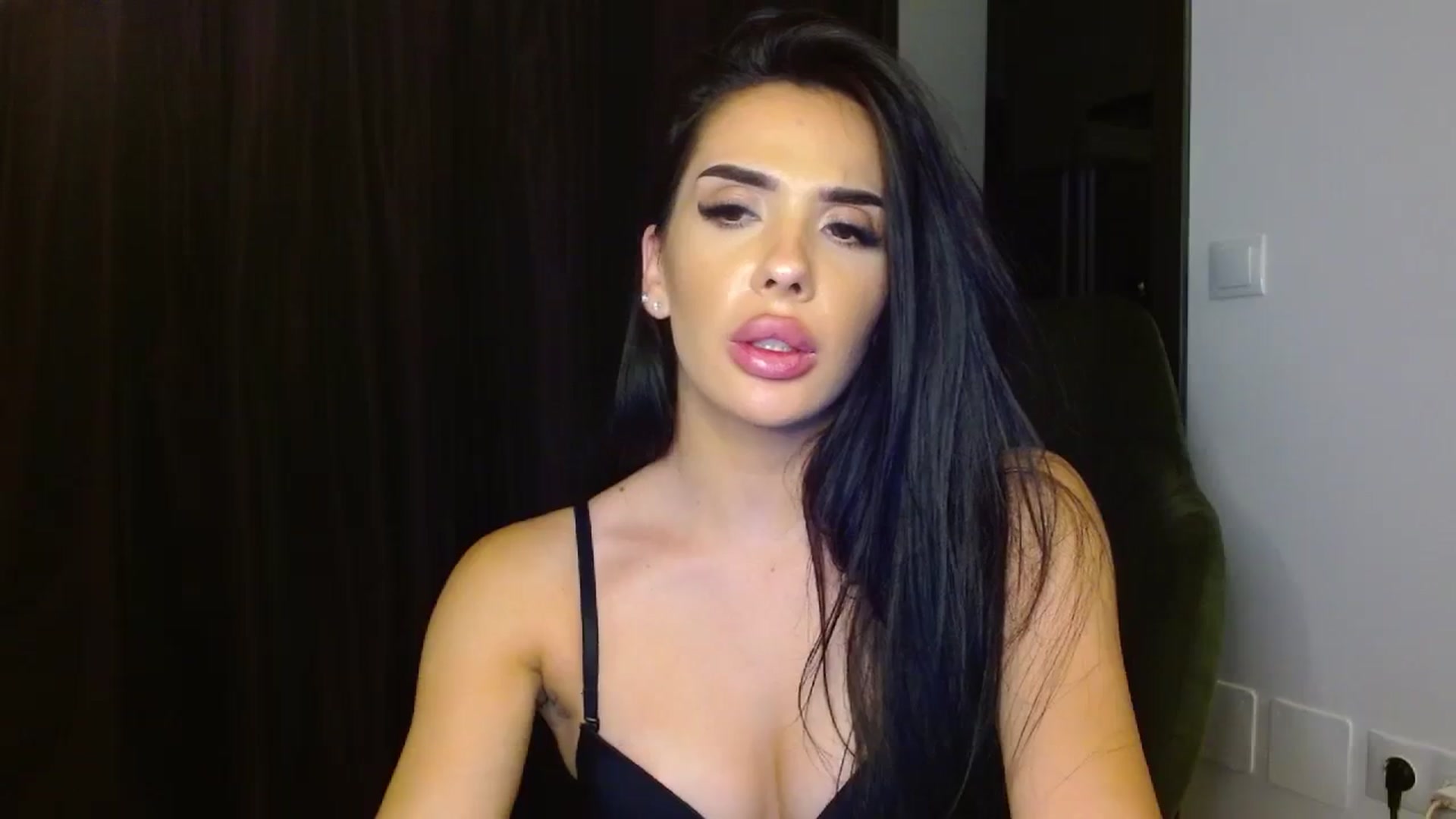 Gallery image thumbnail from La_bandida's myfreecams stream on, 08/27/2023, 24:37 image 13 of 20
