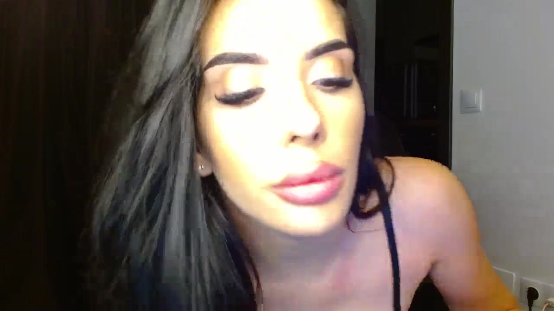 Gallery image thumbnail from La_bandida's myfreecams stream on, 08/27/2023, 24:37 image 8 of 20