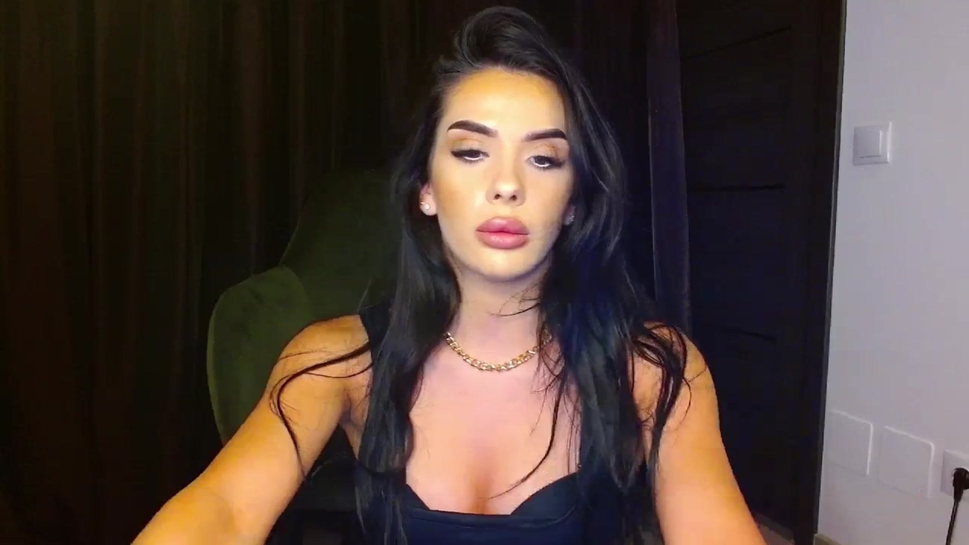 Gallery image thumbnail from La_bandida's myfreecams stream on, 09/05/2023, 21:21 image 2 of 20