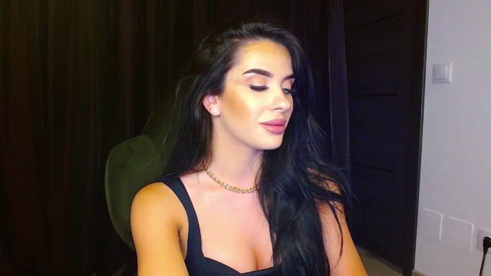Gallery image thumbnail from La_bandida's myfreecams stream on, 09/05/2023, 21:21 image 1 of 20