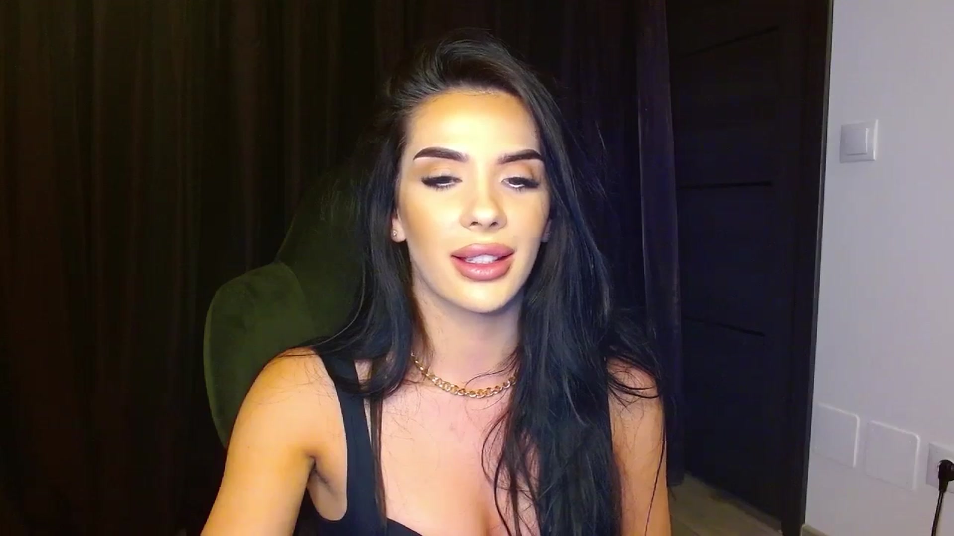 Gallery image thumbnail from La_bandida's myfreecams stream on, 09/05/2023, 21:21 image 12 of 20