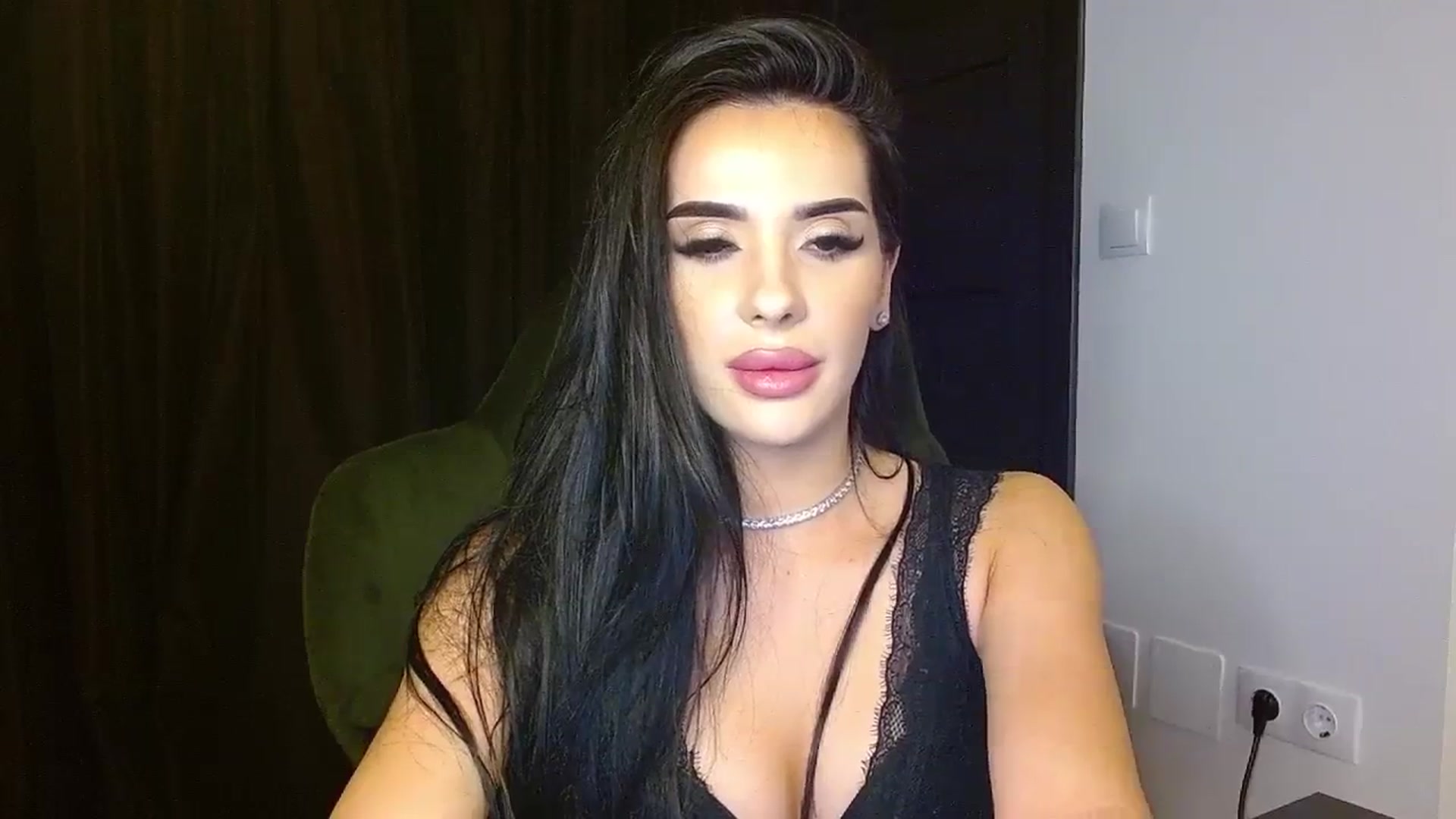 Gallery image thumbnail from La_bandida's myfreecams stream on, 09/13/2023, 17:38 image 11 of 20