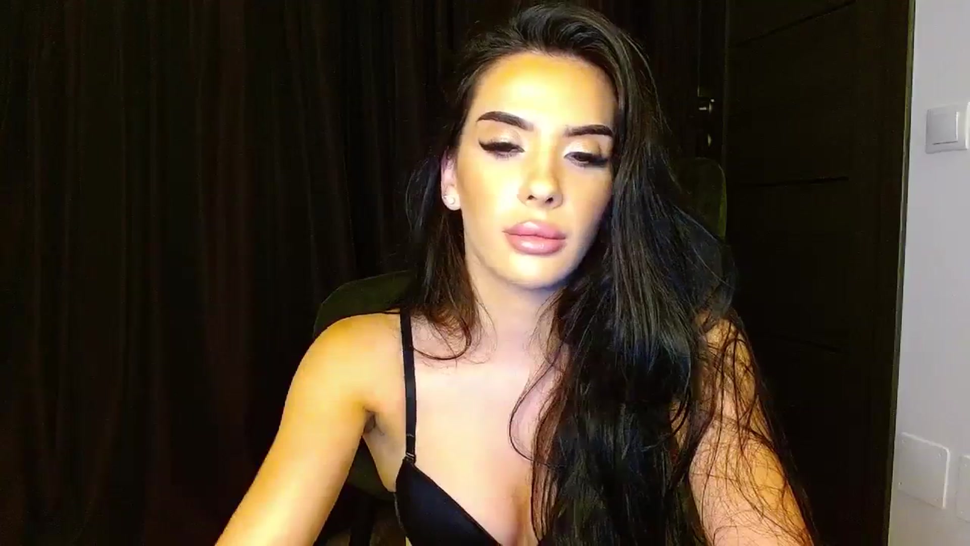 Gallery image thumbnail from La_bandida's myfreecams stream on, 09/18/2023, 22:43 image 16 of 20