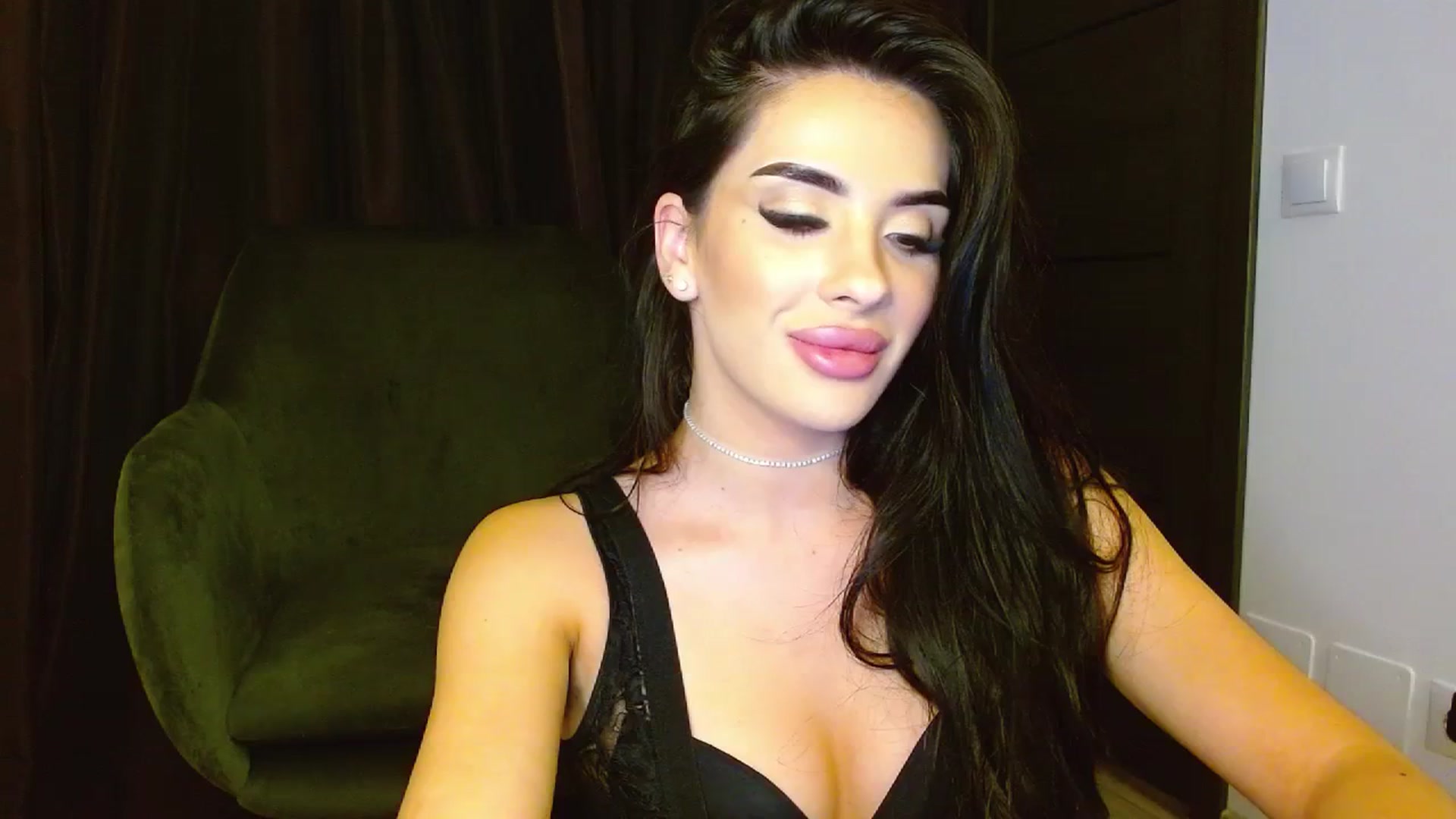 Gallery image thumbnail from La_bandida's myfreecams stream on, 09/19/2023, 19:37 image 15 of 20