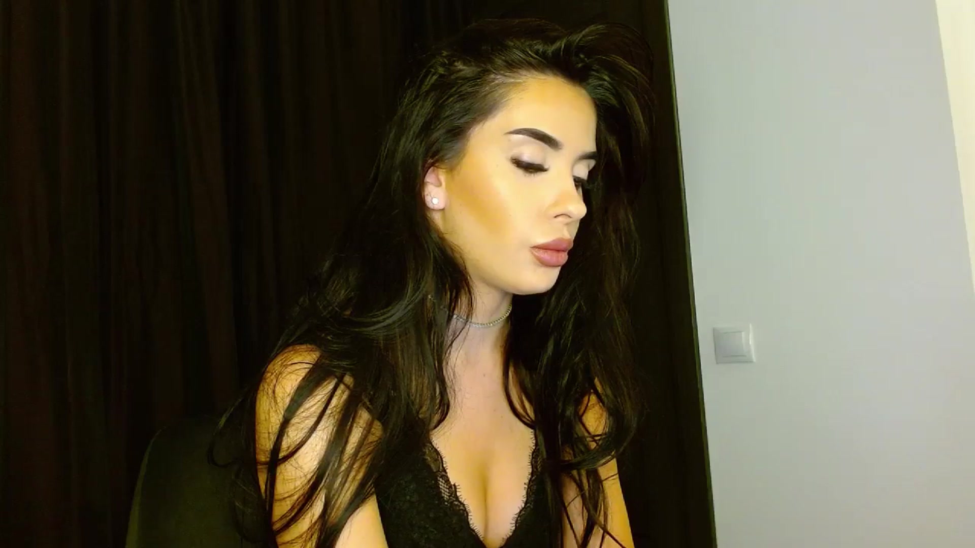 Gallery image thumbnail from La_bandida's myfreecams stream on, 09/25/2023, 23:24 image 7 of 20