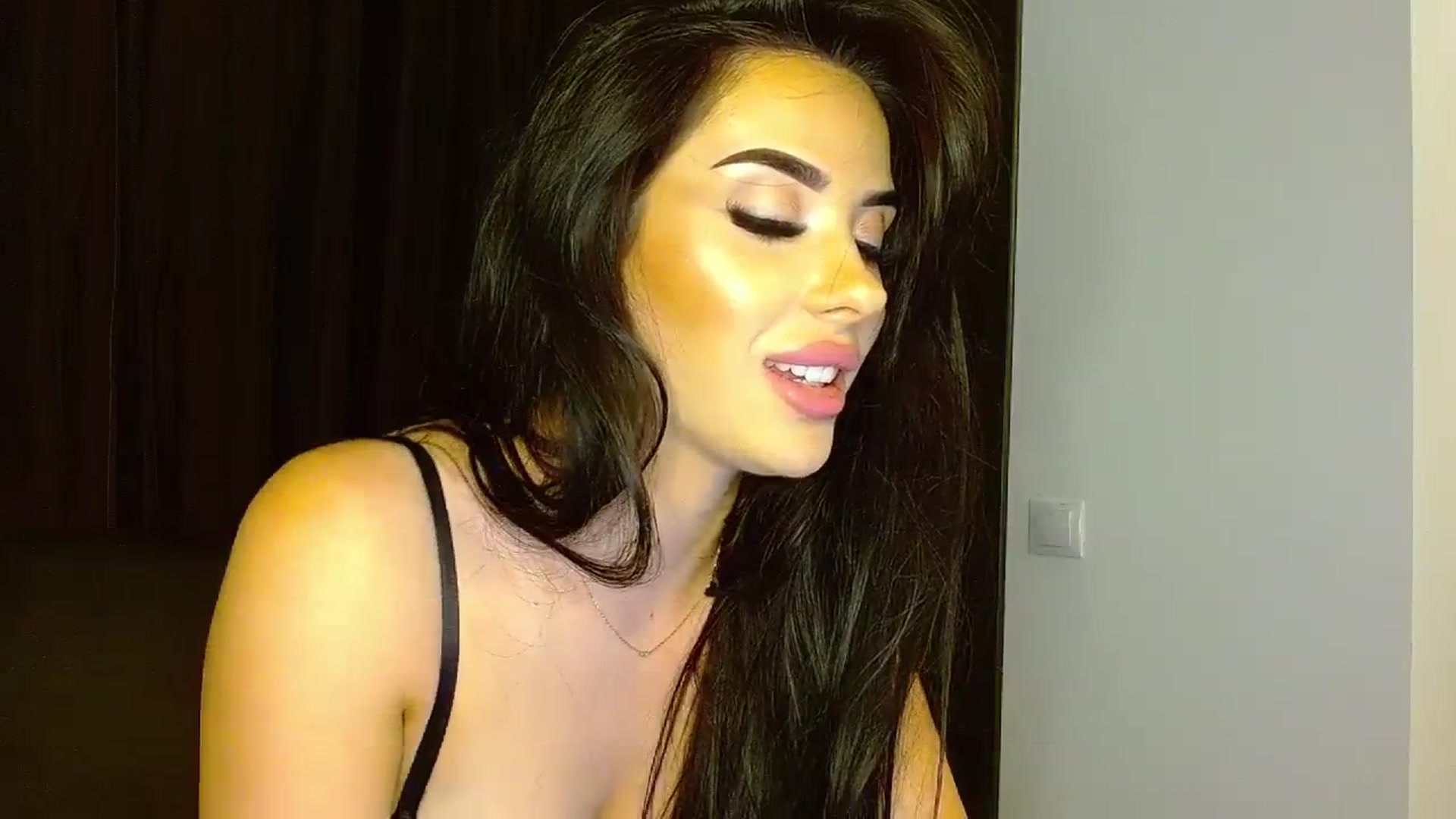 Gallery image thumbnail from La_bandida's myfreecams stream on, 09/28/2023, 22:33 image 17 of 20