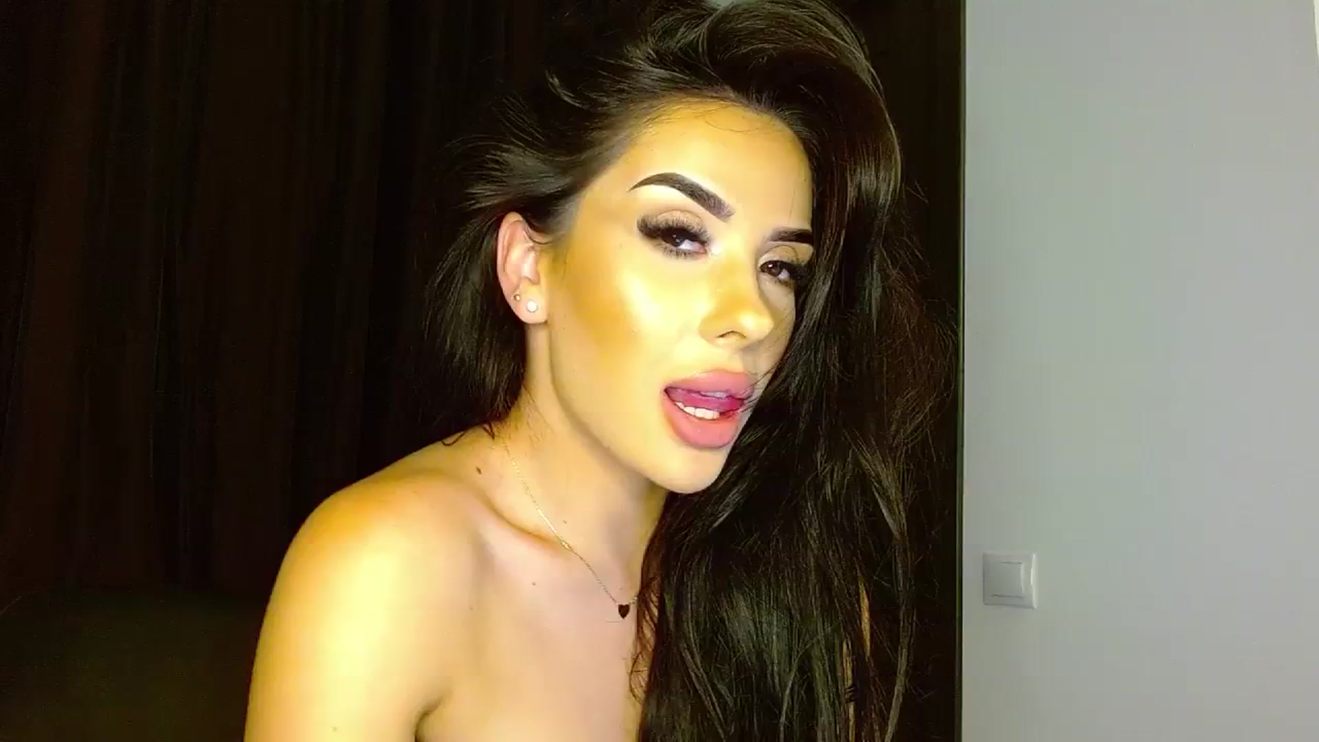 Gallery image thumbnail from La_bandida's myfreecams stream on, 09/28/2023, 22:33 image 4 of 20