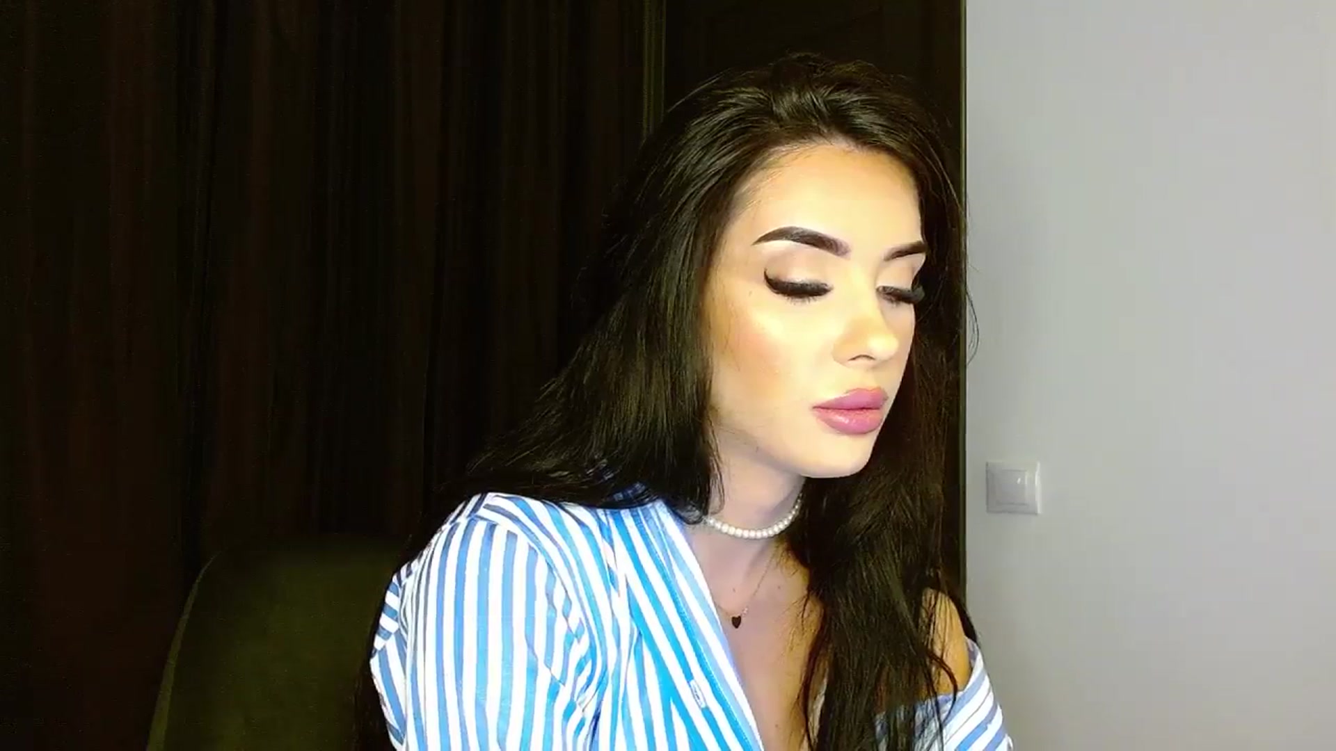 Gallery image thumbnail from La_bandida's myfreecams stream on, 10/02/2023, 21:45 image 8 of 20