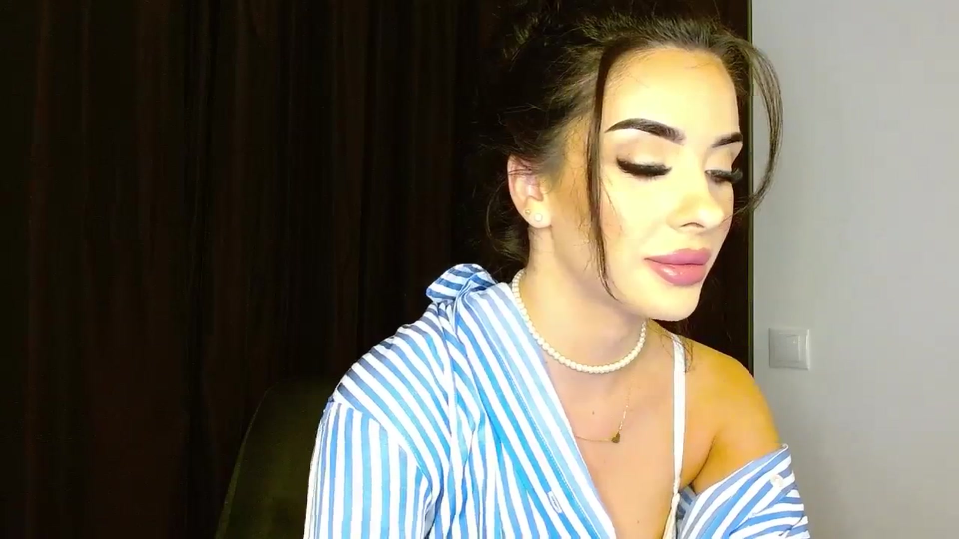 Gallery image thumbnail from La_bandida's myfreecams stream on, 10/02/2023, 21:45 image 2 of 20