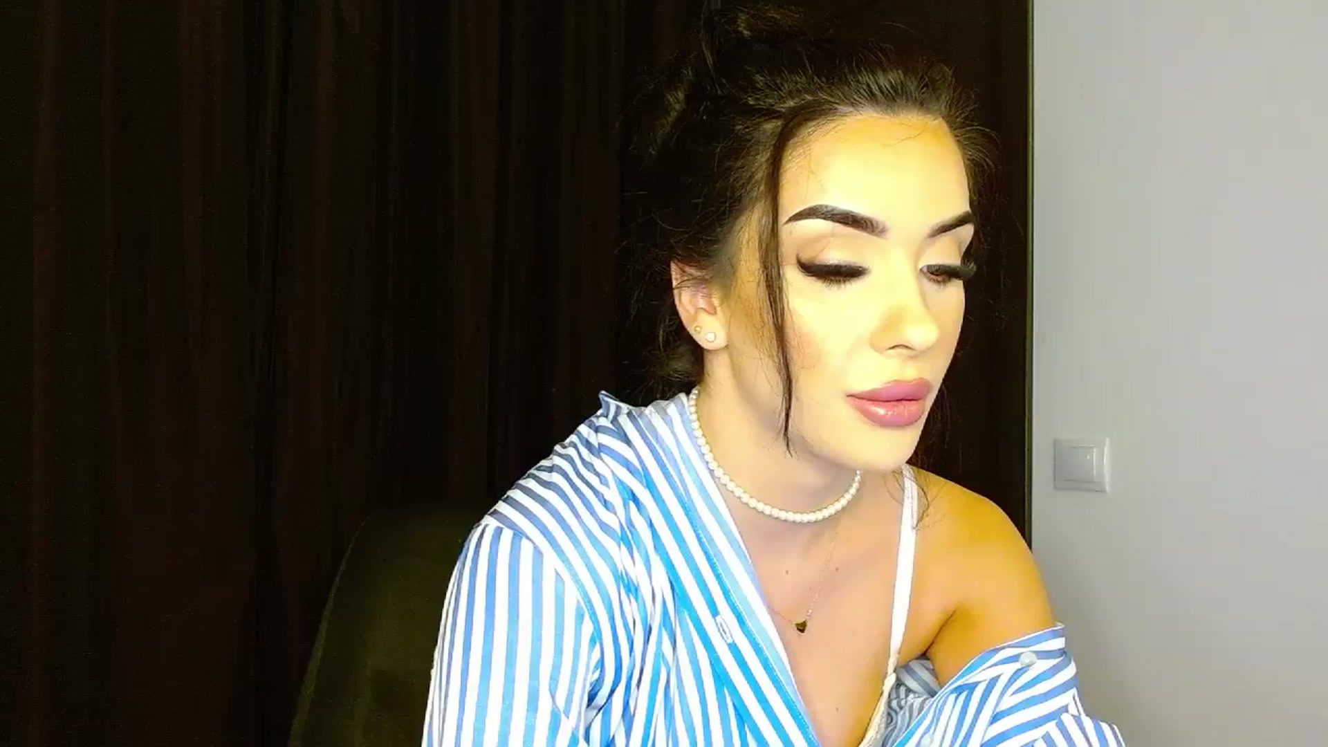 Gallery image thumbnail from La_bandida's myfreecams stream on, 10/02/2023, 21:45 image 5 of 20