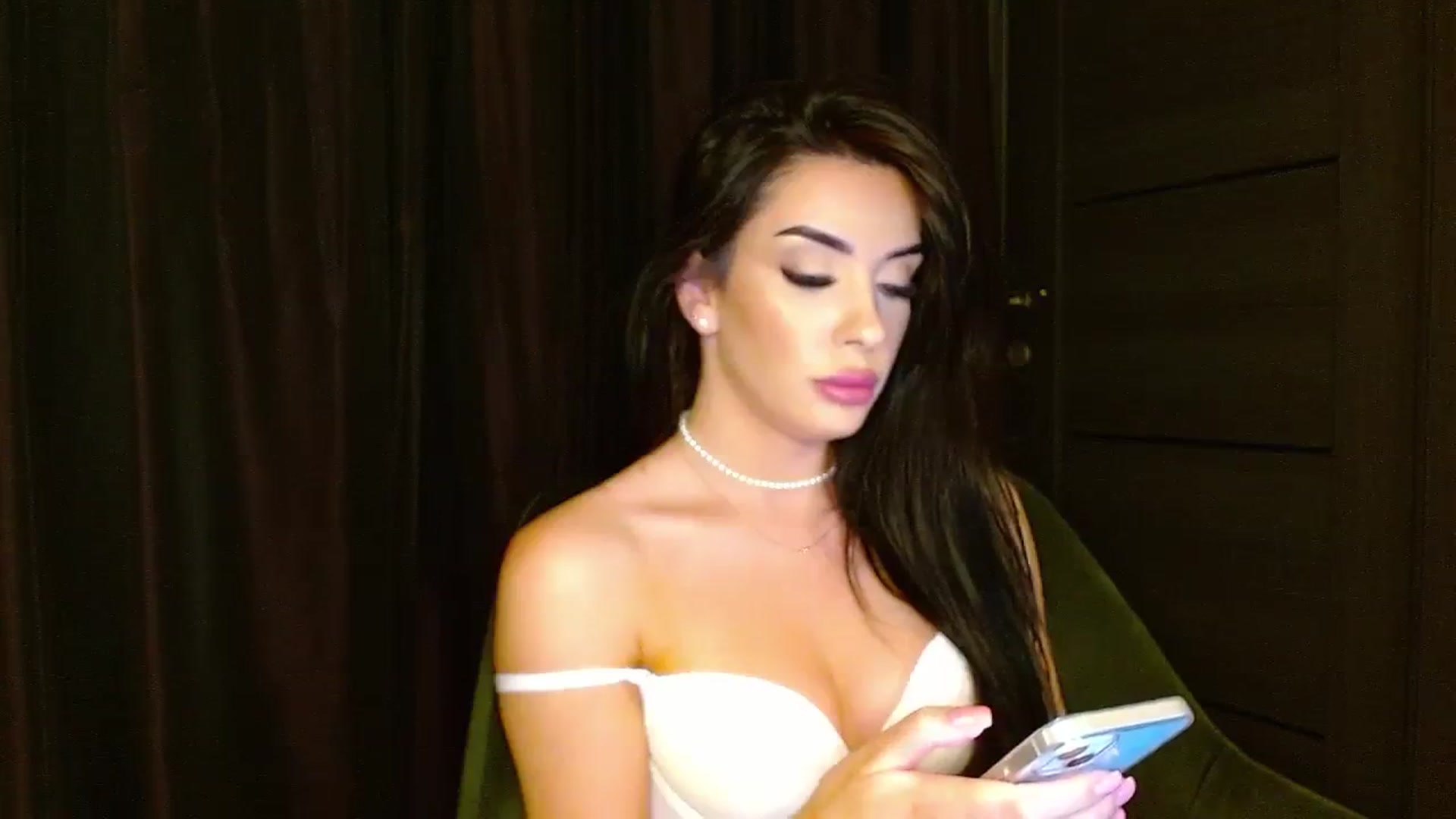 Gallery image thumbnail from La_bandida's myfreecams stream on, 10/02/2023, 23:00 image 2 of 20