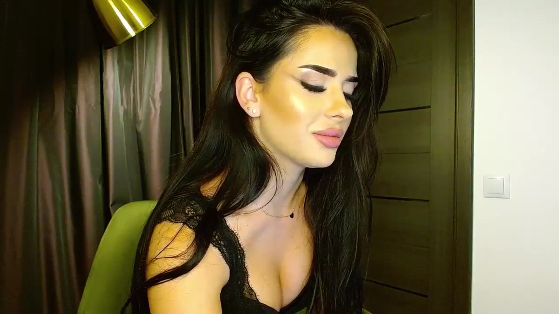 Gallery image thumbnail from La_bandida's myfreecams stream on, 10/03/2023, 23:32 image 9 of 20