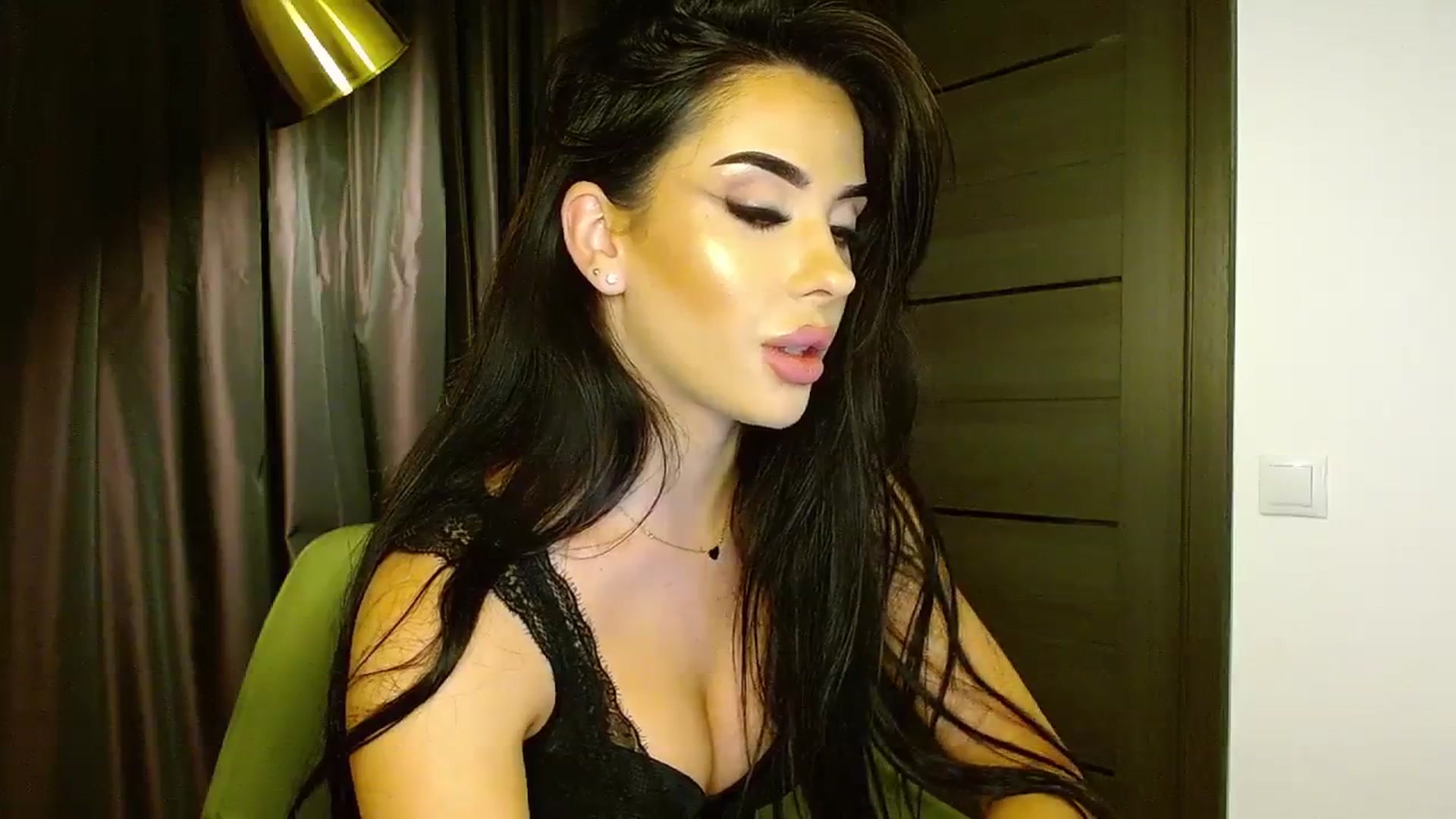 Gallery image thumbnail from La_bandida's myfreecams stream on, 10/03/2023, 23:32 image 12 of 20