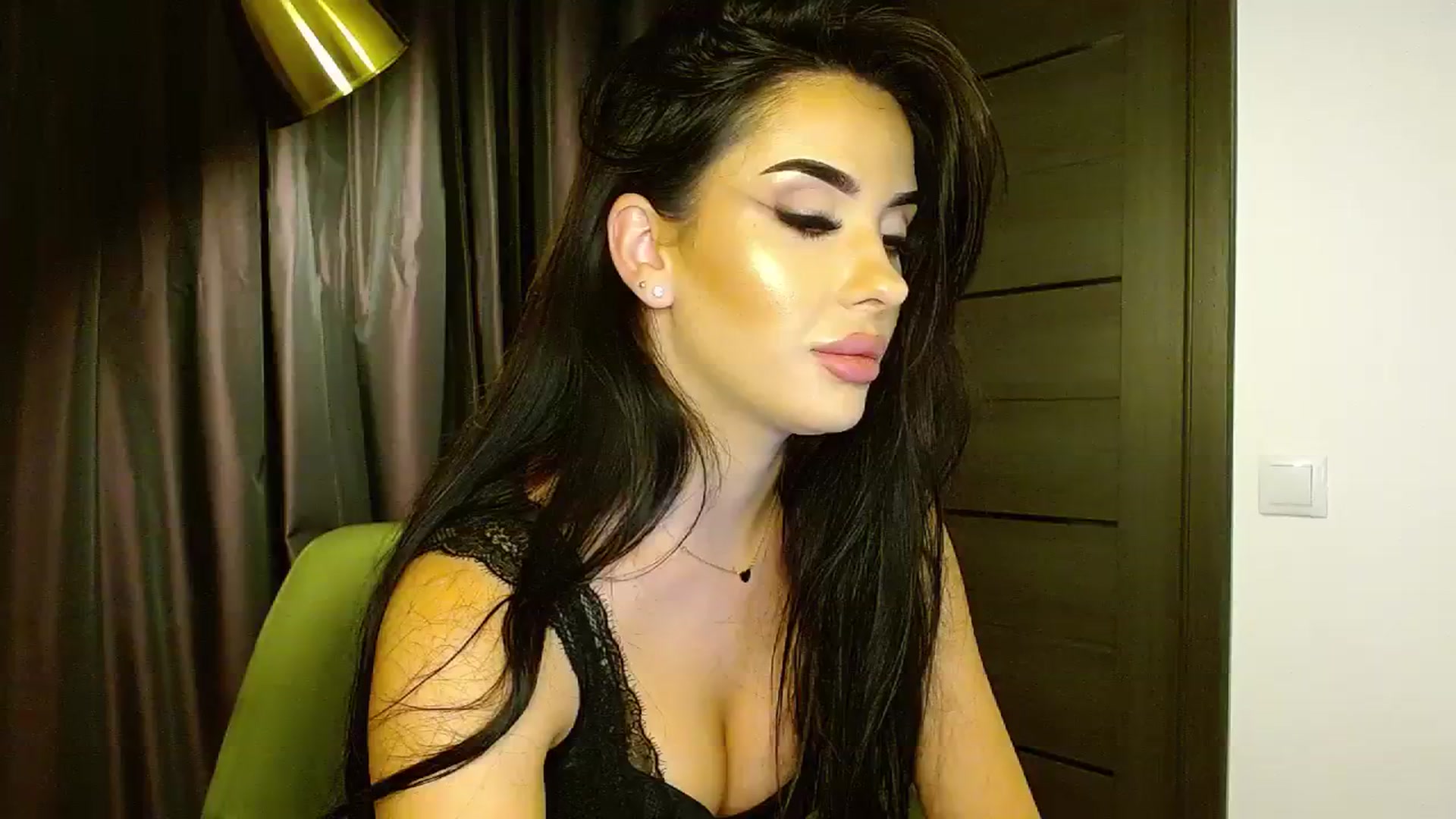 Gallery image thumbnail from La_bandida's myfreecams stream on, 10/03/2023, 23:32 image 19 of 20