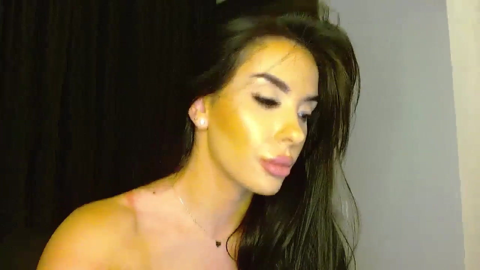Gallery image thumbnail from La_bandida's myfreecams stream on, 10/10/2023, 17:33 image 4 of 20