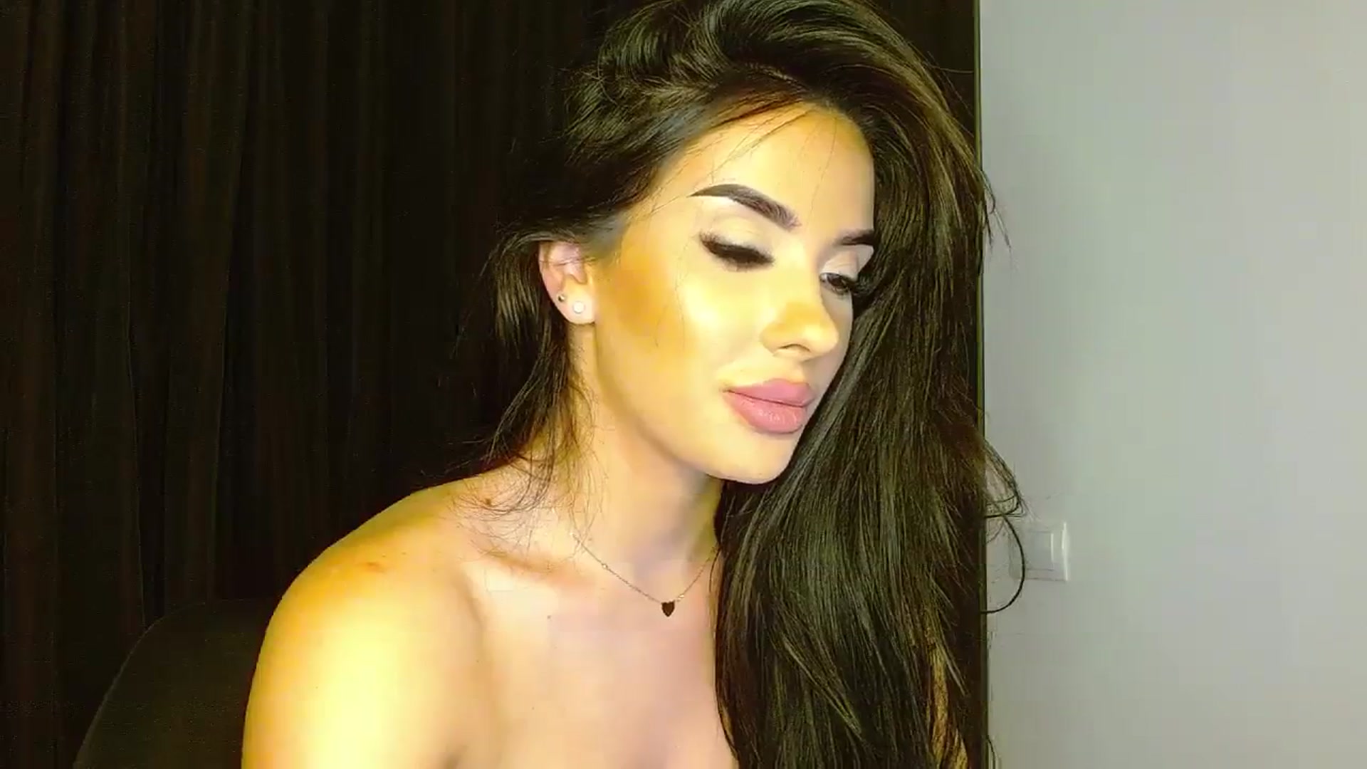 Gallery image thumbnail from La_bandida's myfreecams stream on, 10/10/2023, 17:33 image 8 of 20