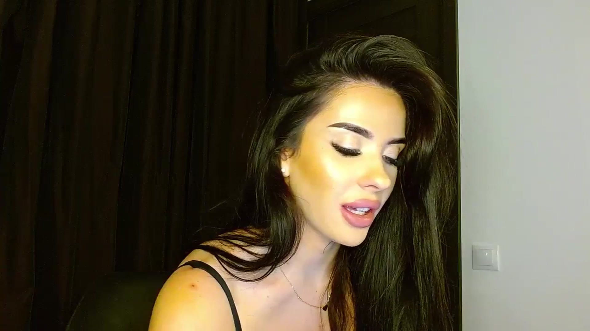 Gallery image thumbnail from La_bandida's myfreecams stream on, 10/11/2023, 19:24 image 12 of 20