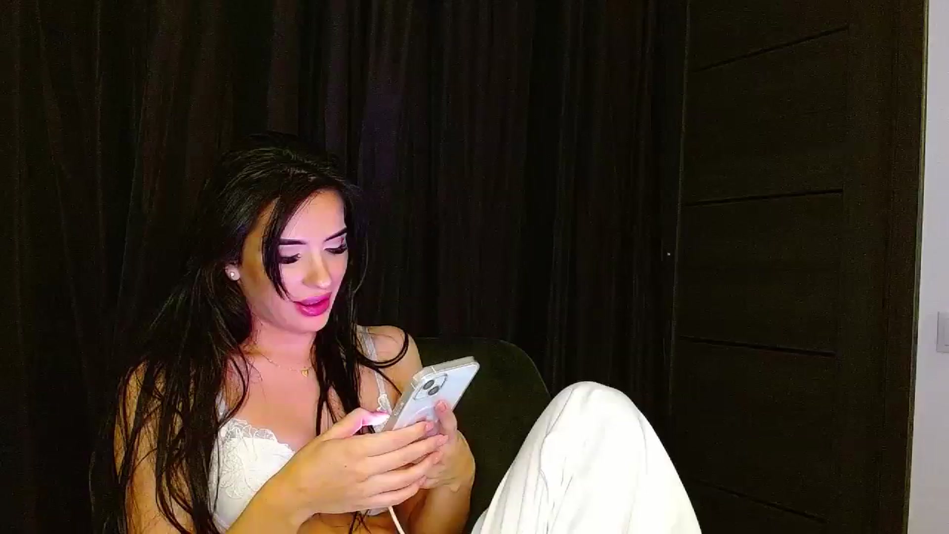 Gallery image thumbnail from La_bandida's myfreecams stream on, 10/12/2023, 19:42 image 8 of 20