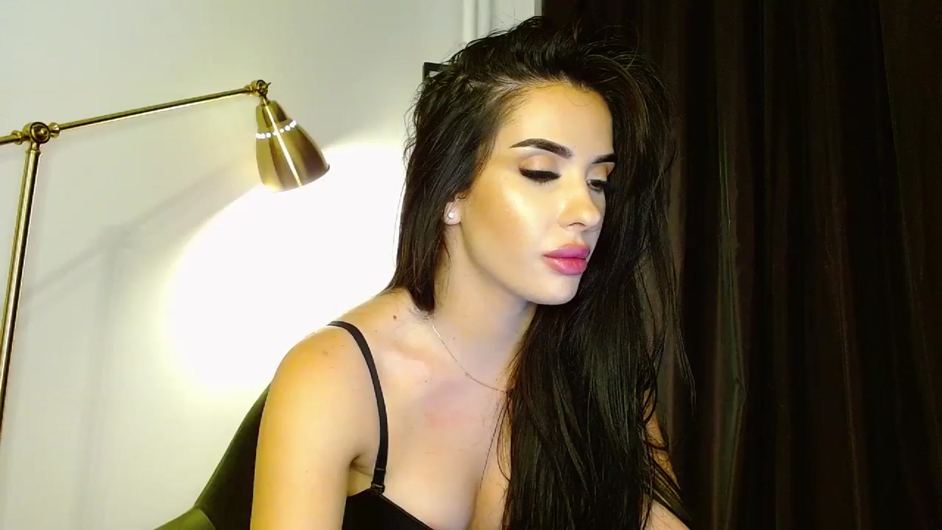 Gallery image thumbnail from La_bandida's myfreecams stream on, 10/18/2023, 23:15 image 1 of 20