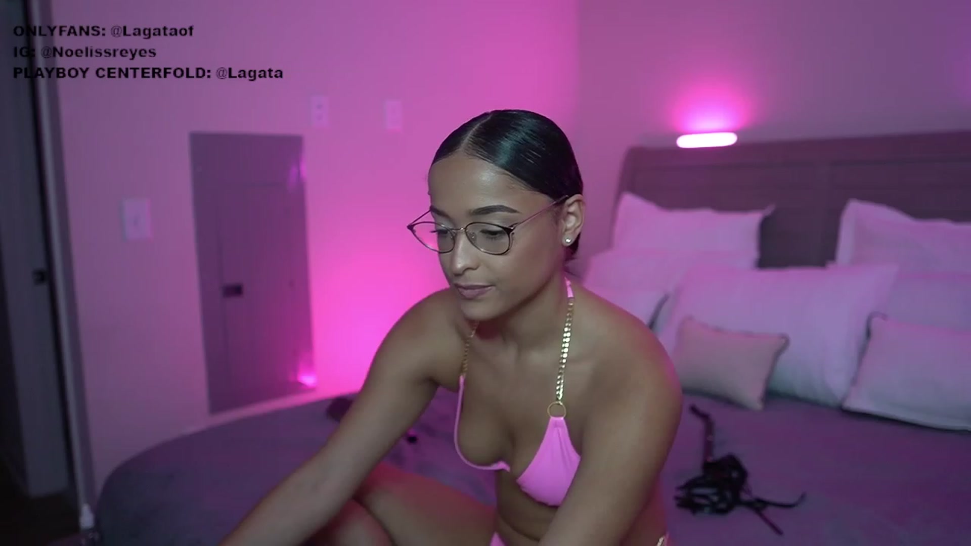 Gallery image thumbnail from La_gata_'s myfreecams stream on, 11/22/2022, 22:03 image 19 of 20
