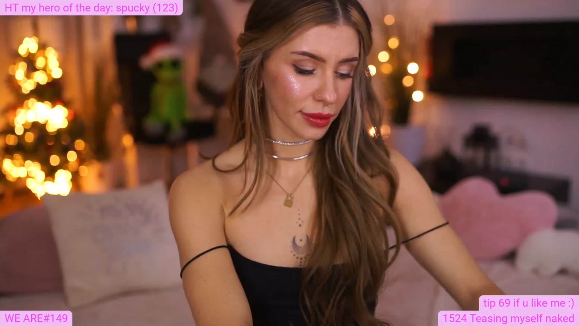 Gallery image thumbnail from Labell_lo's myfreecams stream on, 12/16/2022, 05:46 image 10 of 20