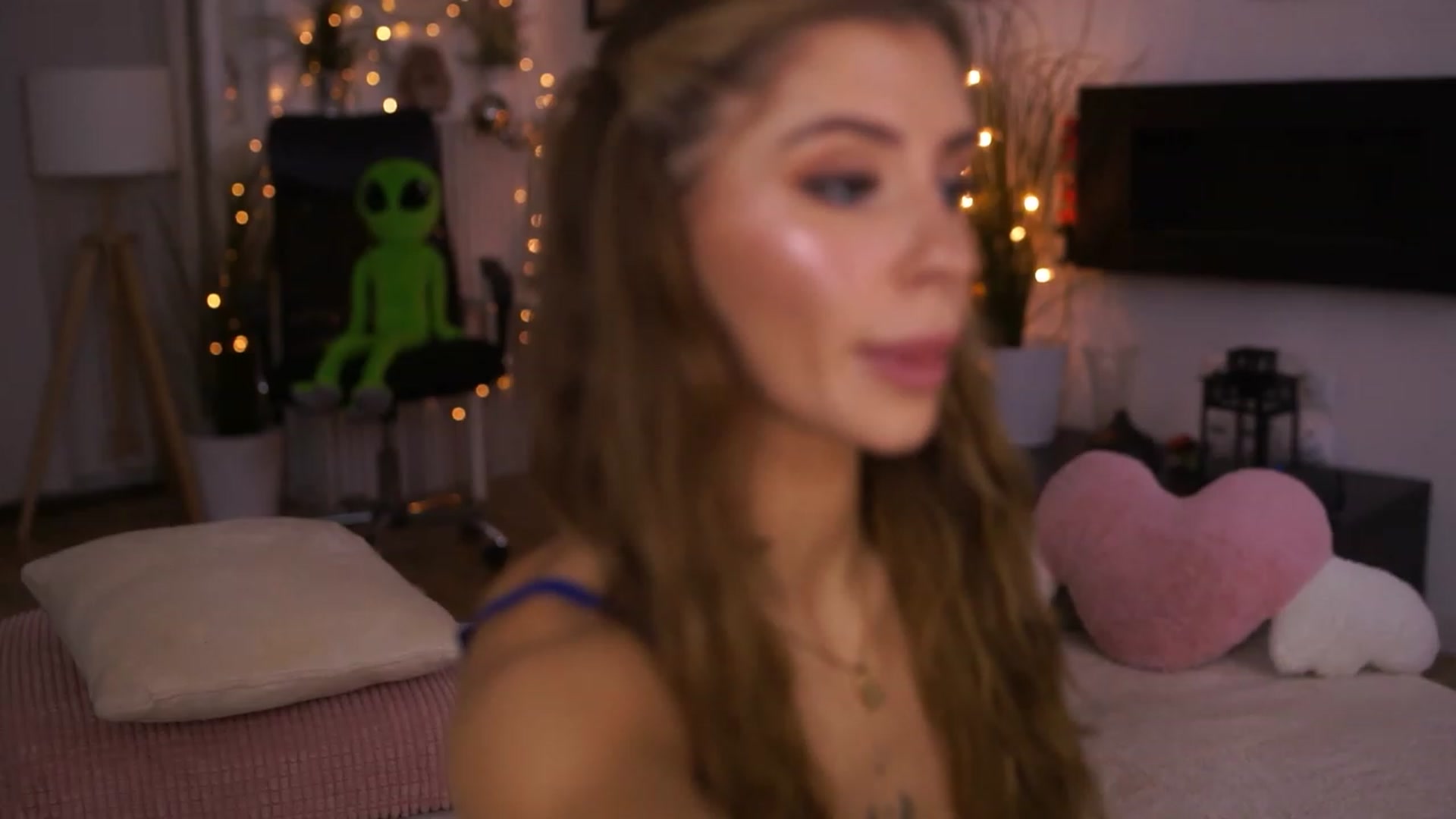 Gallery image thumbnail from Labell_lo's myfreecams stream on, 01/09/2023, 03:40 image 9 of 20