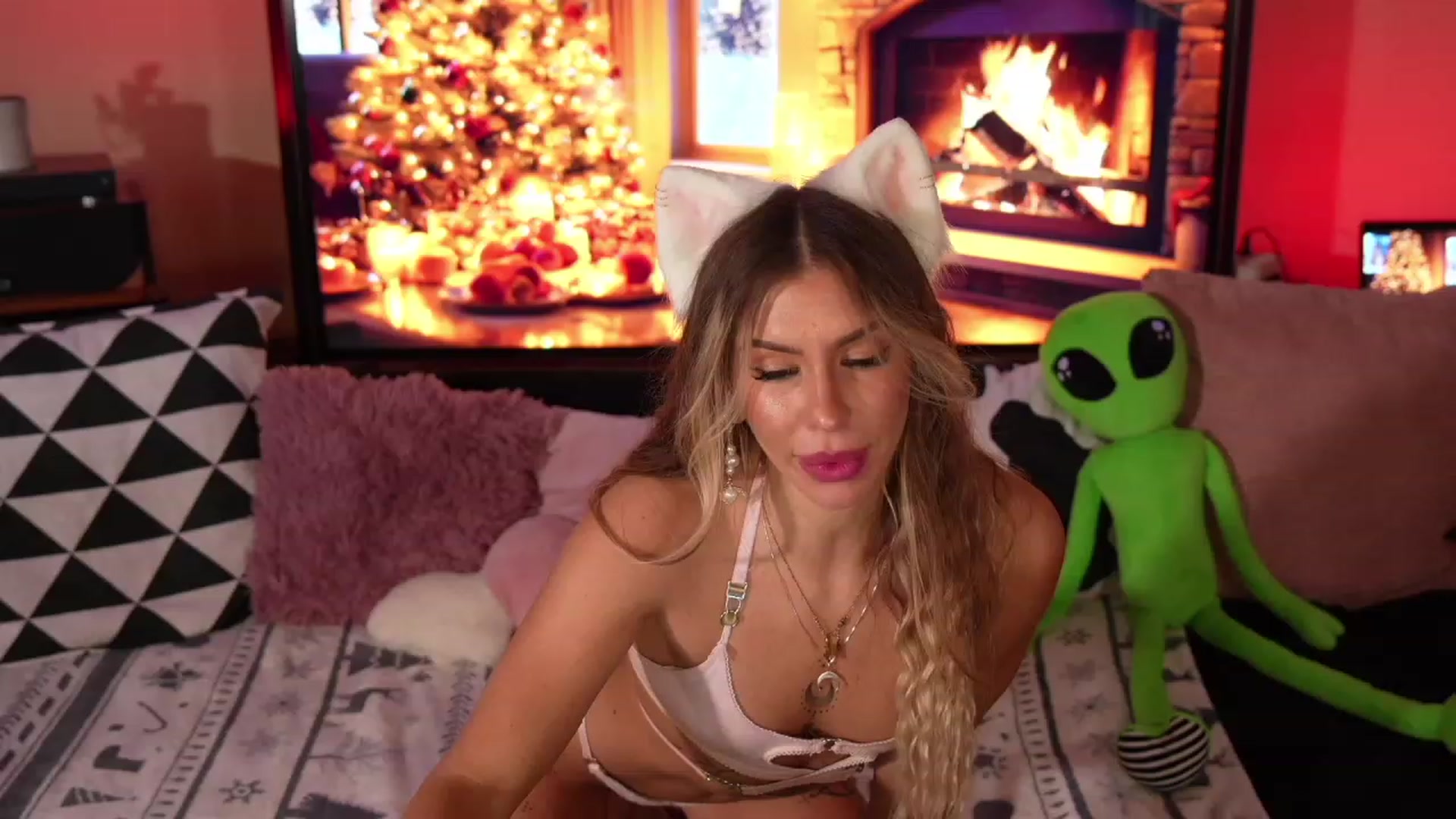 Gallery image thumbnail from Labell_lo's myfreecams stream on, 12/02/2023, 10:22 image 6 of 20