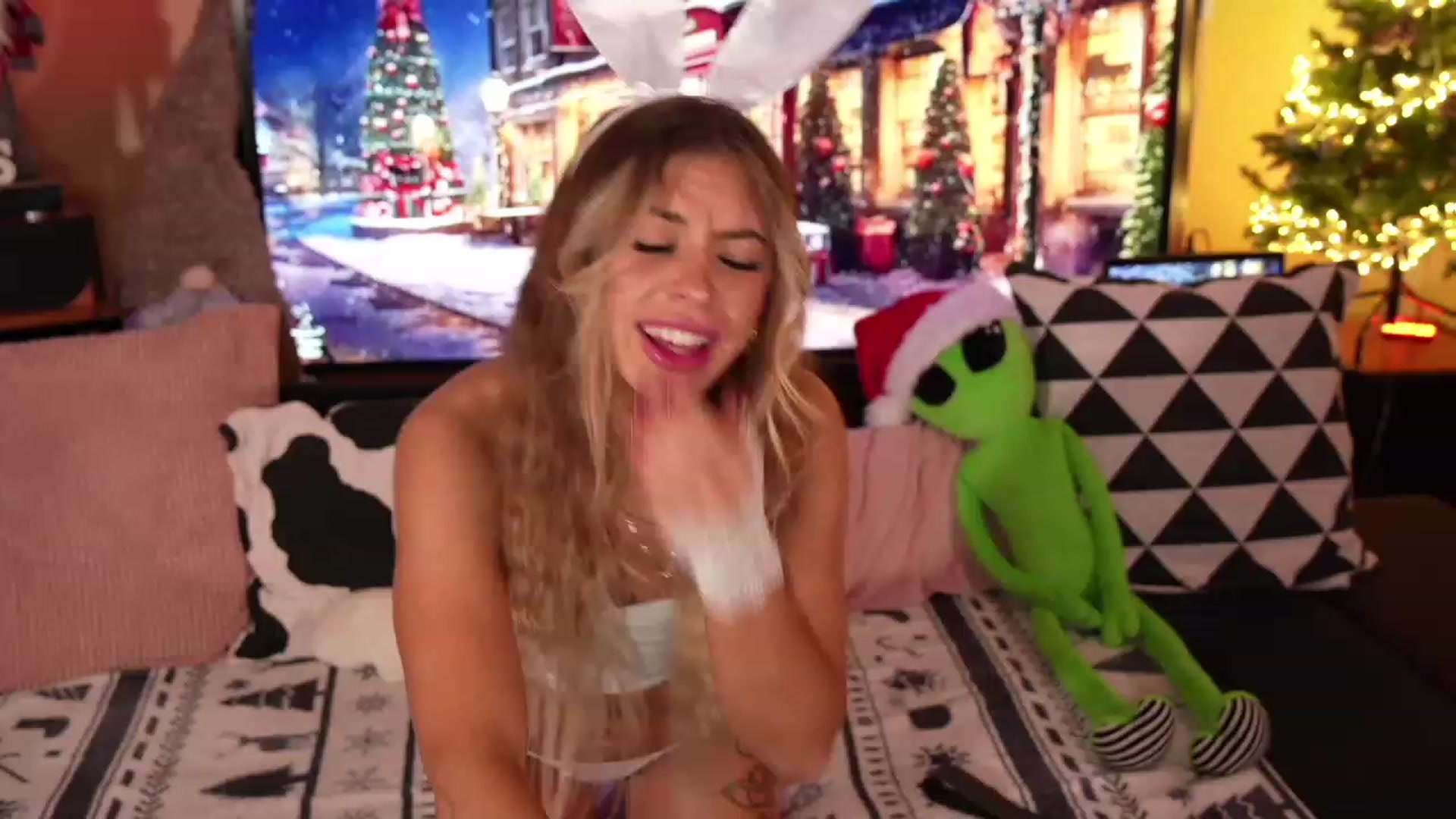 Gallery image thumbnail from Labell_lo's myfreecams stream on, 12/09/2023, 07:39 image 12 of 20