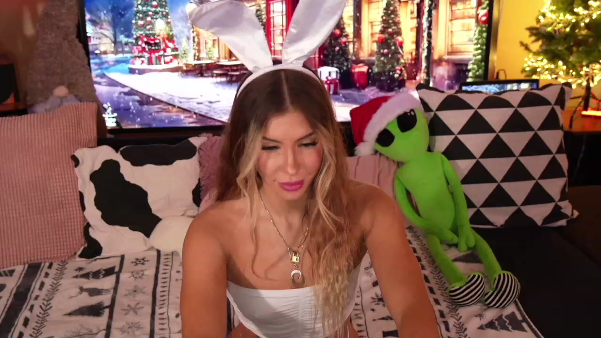 Gallery image thumbnail from Labell_lo's myfreecams stream on, 12/09/2023, 08:40 image 17 of 20