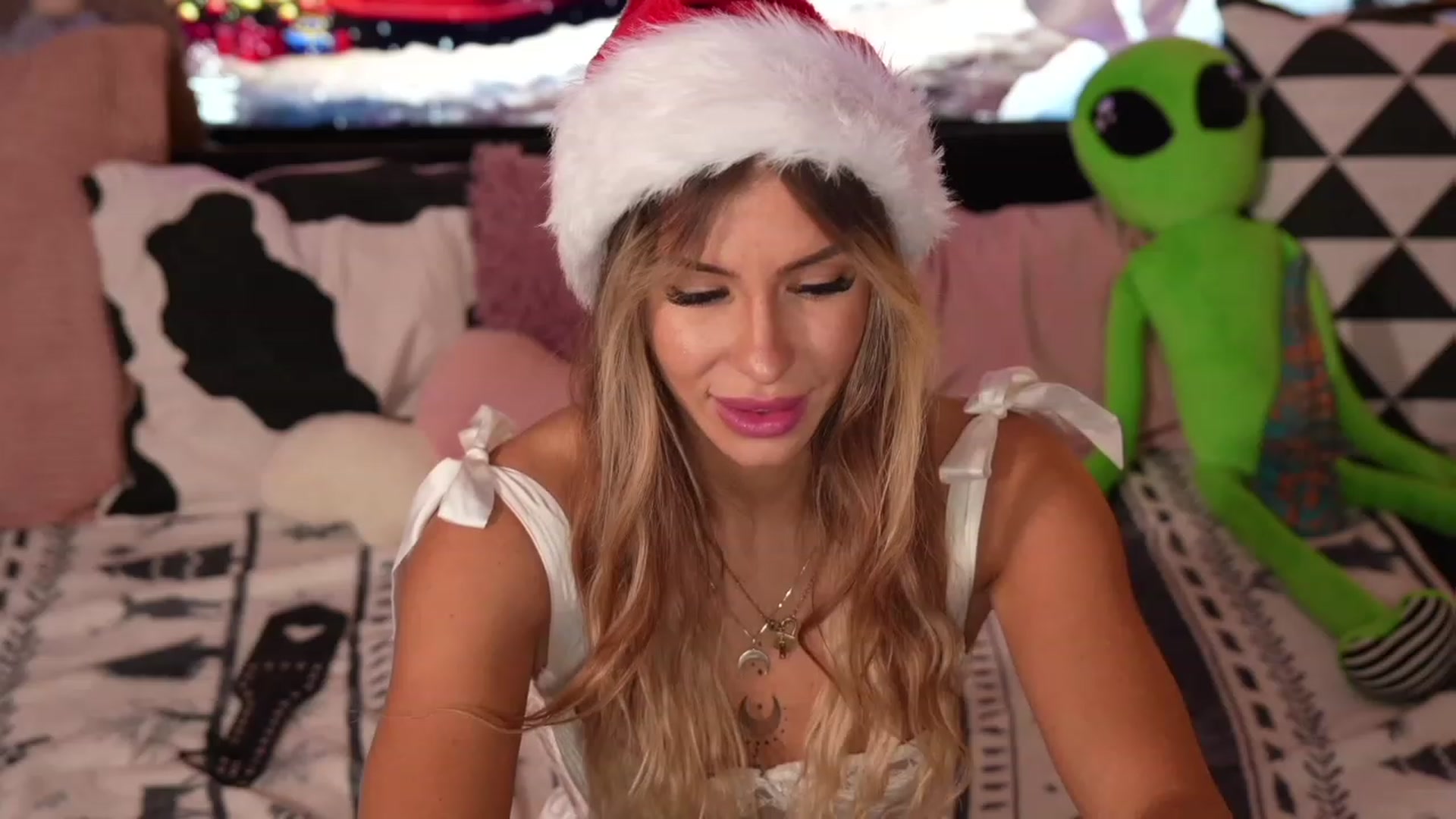 Gallery image thumbnail from Labell_lo's myfreecams stream on, 12/10/2023, 07:43 image 16 of 20