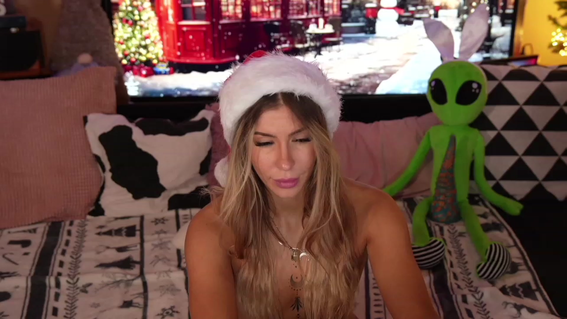 Gallery image thumbnail from Labell_lo's myfreecams stream on, 12/10/2023, 09:02 image 16 of 20