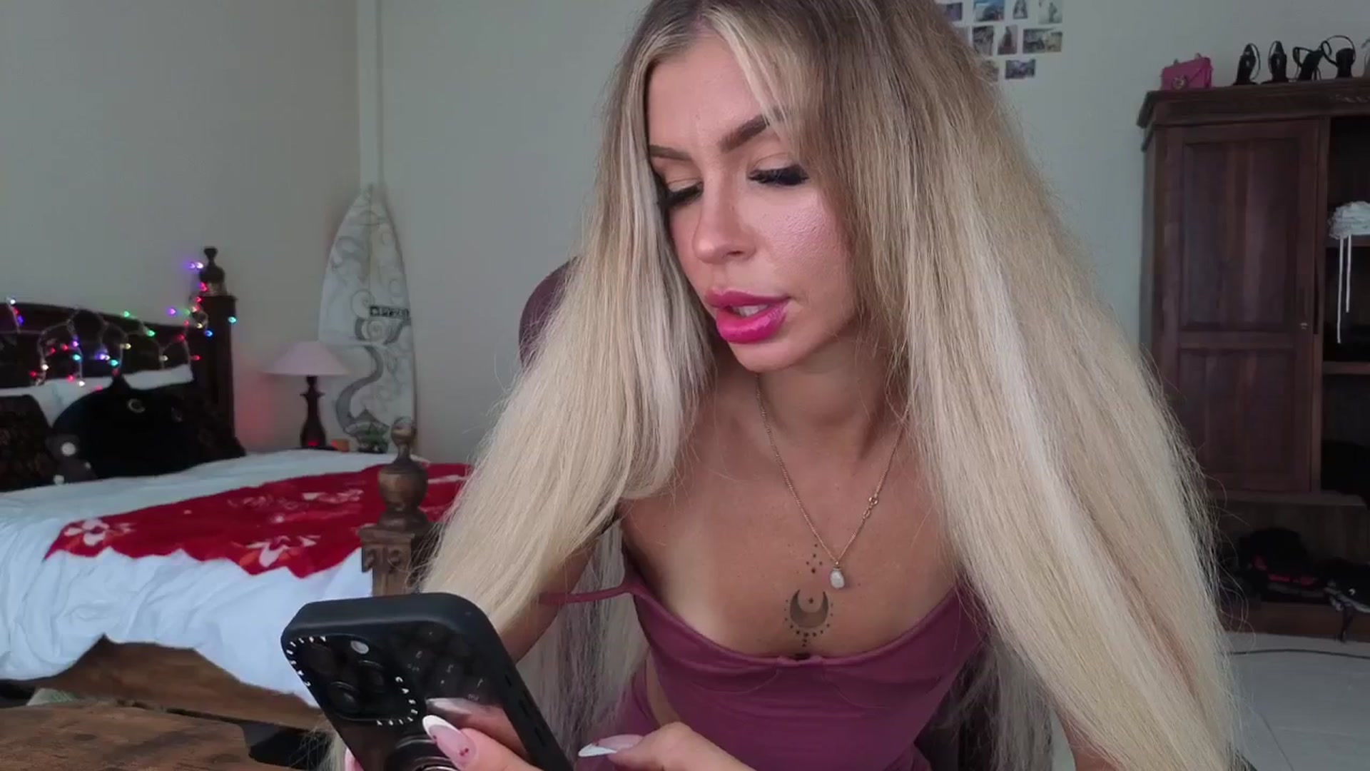 Gallery image thumbnail from Labell_lo's myfreecams stream on, 03/21/2025, 02:24 image 14 of 20