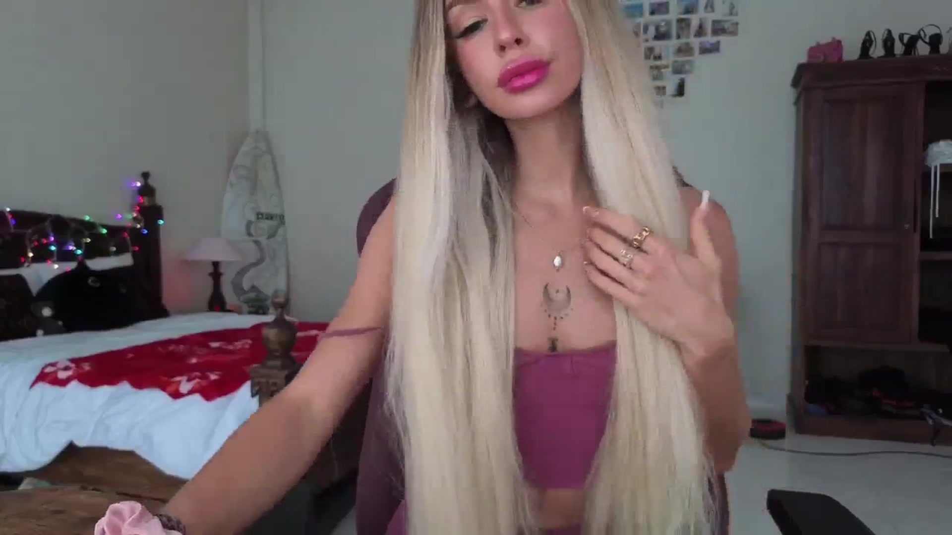 Gallery image thumbnail from Labell_lo's myfreecams stream on, 03/21/2025, 02:24 image 17 of 20