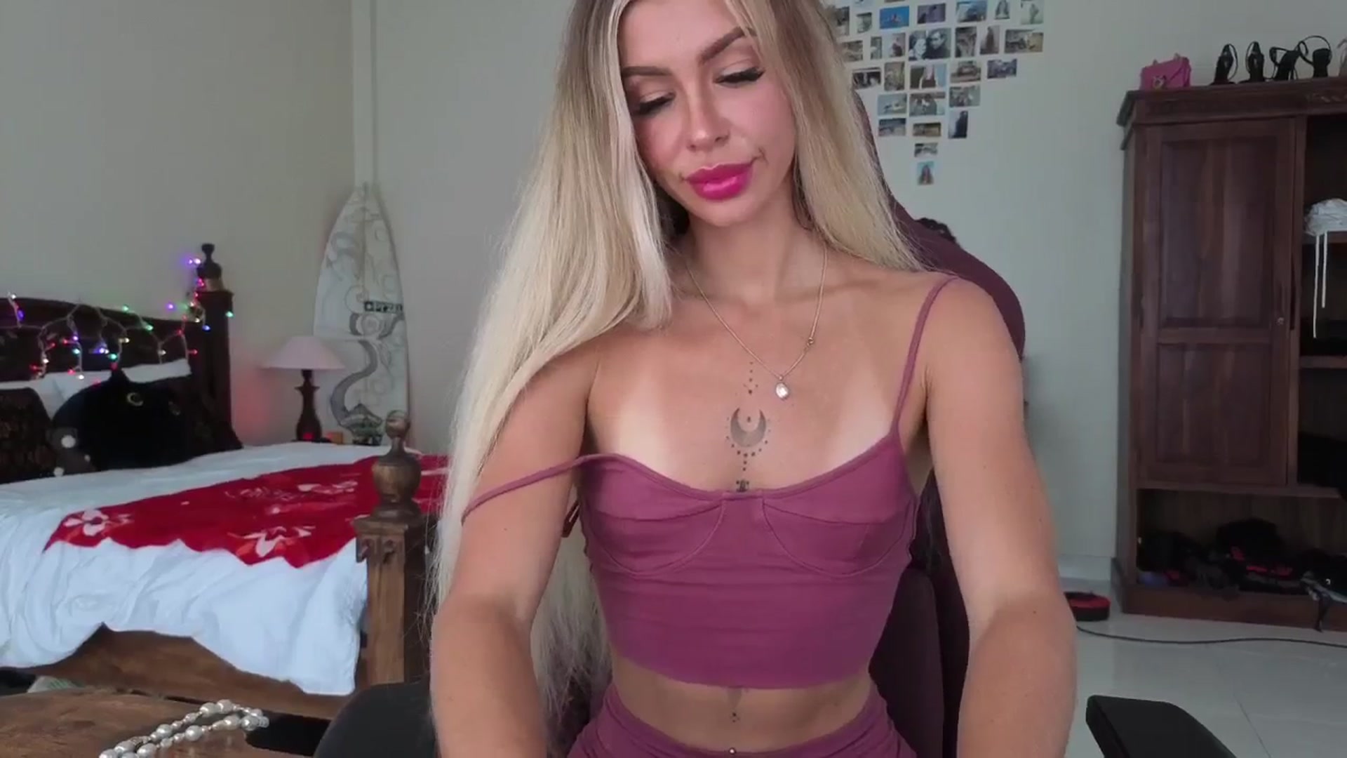 Gallery image thumbnail from Labell_lo's myfreecams stream on, 03/21/2025, 02:24 image 12 of 20