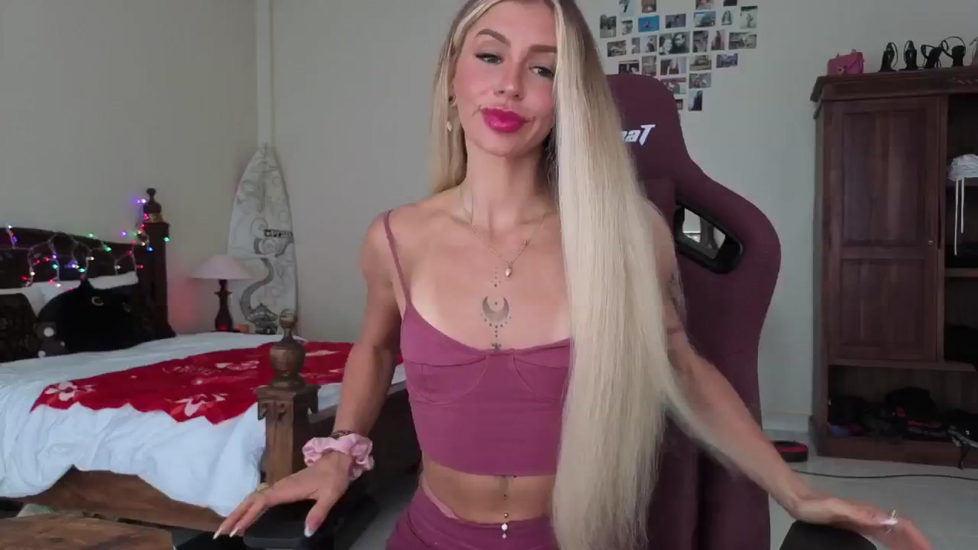 Gallery image thumbnail from Labell_lo's myfreecams stream on, 03/21/2025, 02:24 image 1 of 20