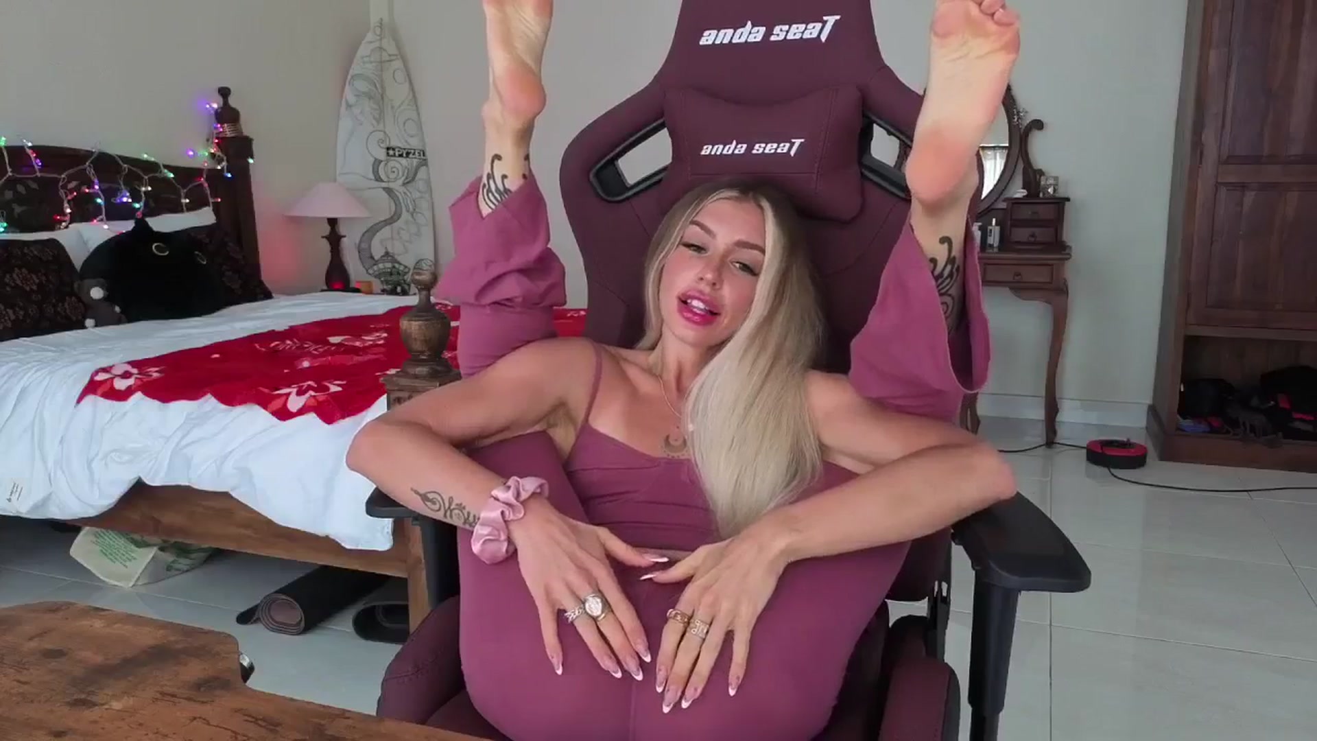 Gallery image thumbnail from Labell_lo's myfreecams stream on, 03/21/2025, 04:06 image 20 of 20