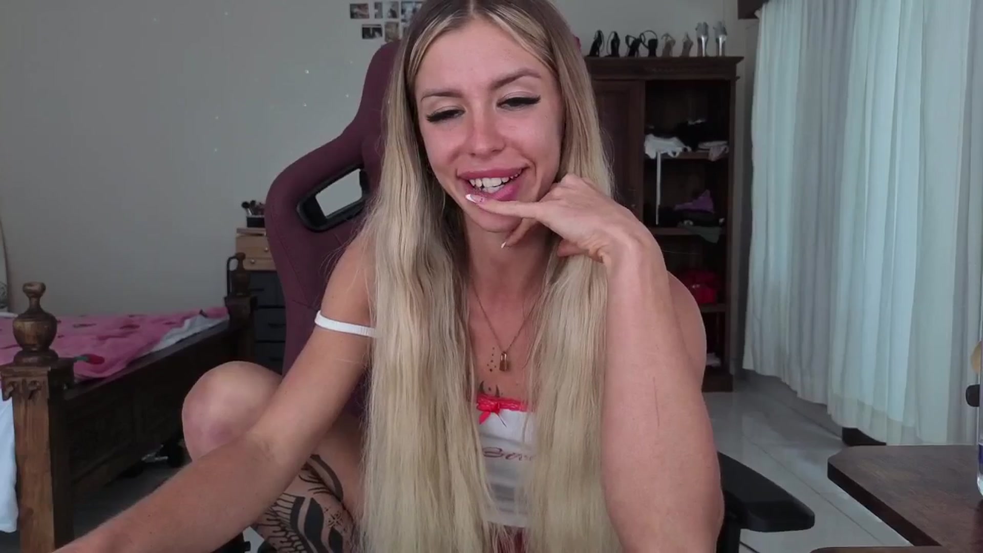 Gallery image thumbnail from Labell_lo's myfreecams stream on, 03/30/2025, 02:20 image 19 of 20