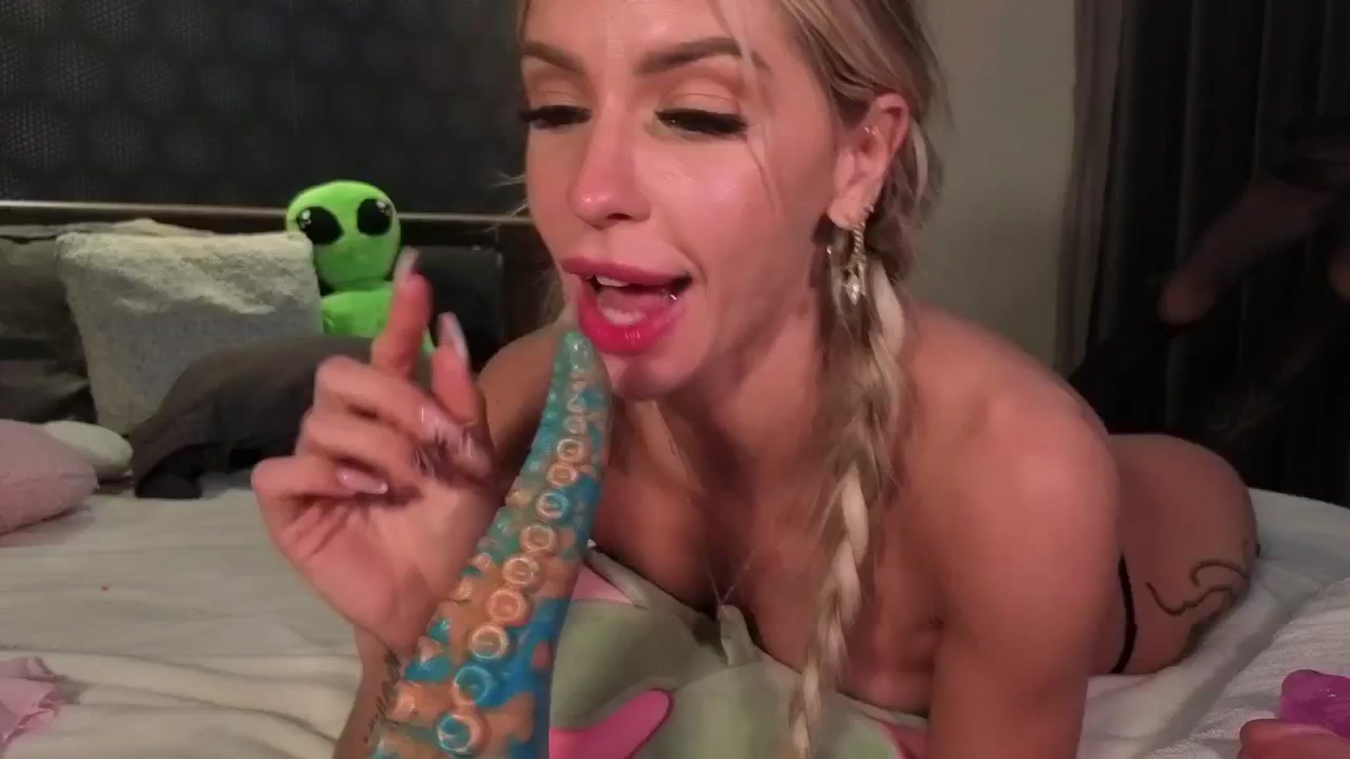 Gallery image thumbnail from Labell_lo's myfreecams stream on, 06/01/2025, 03:13 image 19 of 20