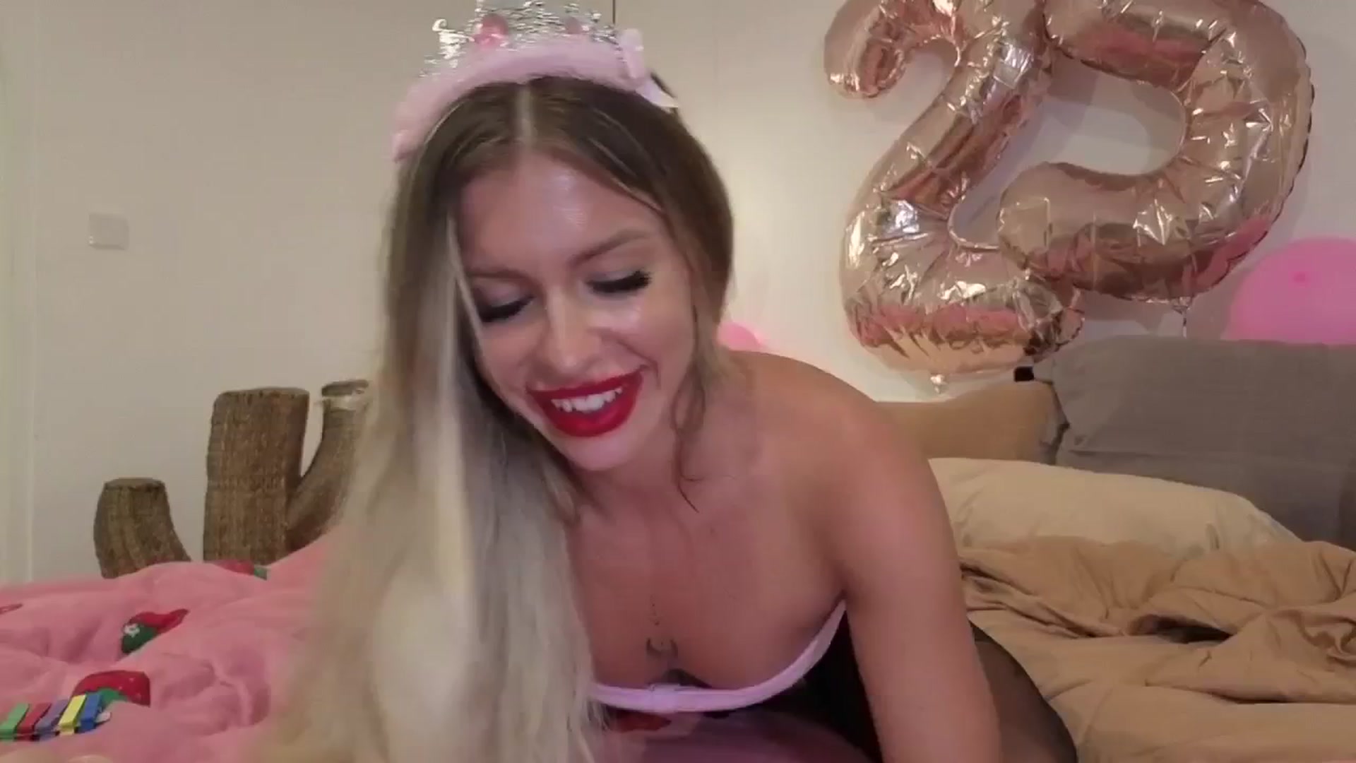 Gallery image thumbnail from Labell_lo's myfreecams stream on, 08/03/2025, 12:12 image 13 of 20