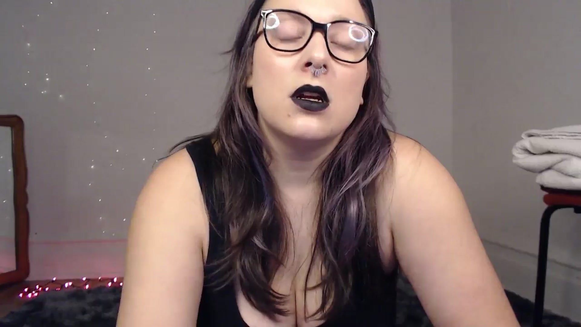 Gallery image thumbnail from Lacey_Crow's myfreecams stream on, 12/25/2024, 21:18 image 2 of 20