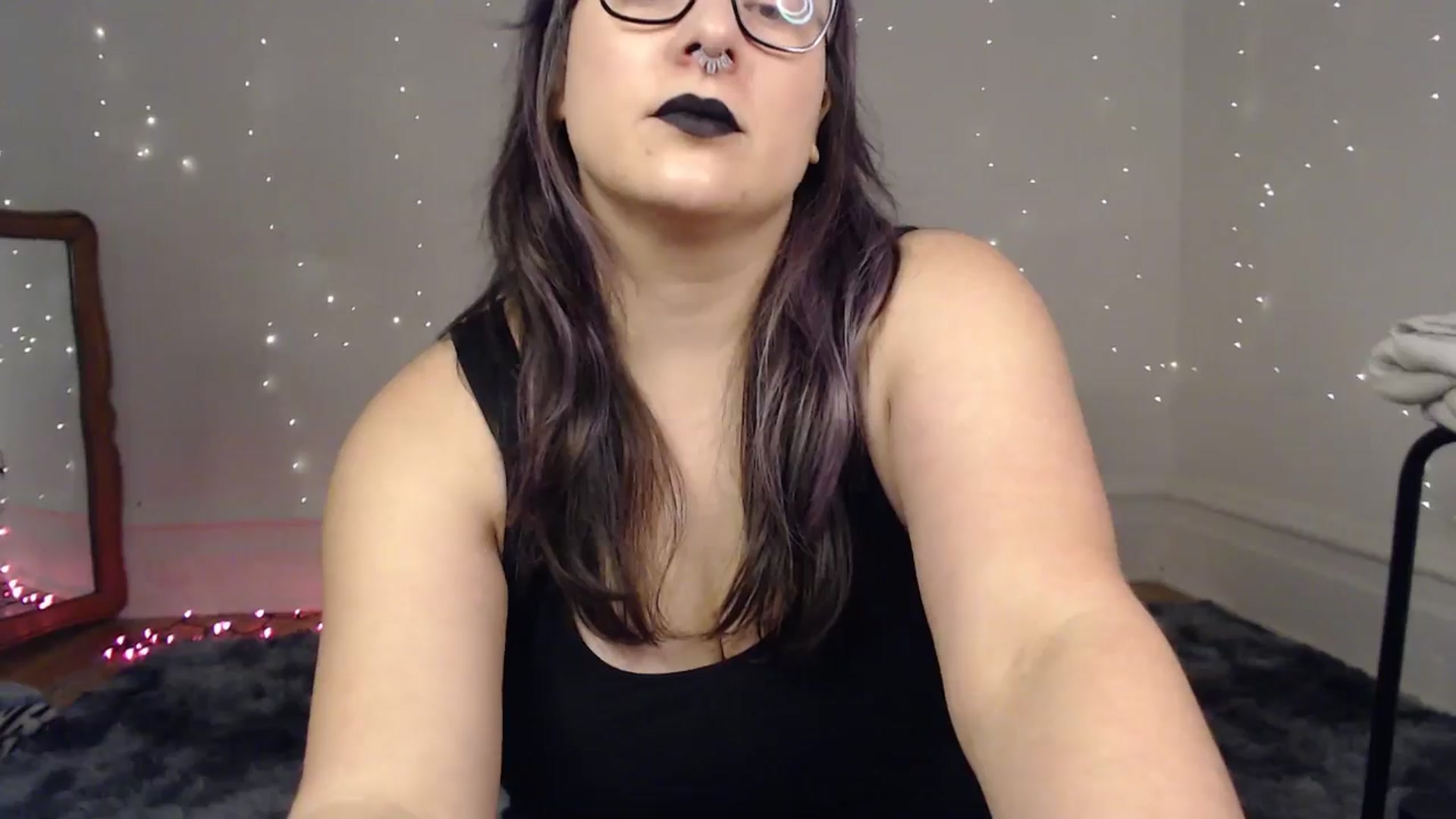 Gallery image thumbnail from Lacey_Crow's myfreecams stream on, 12/25/2024, 21:18 image 19 of 20