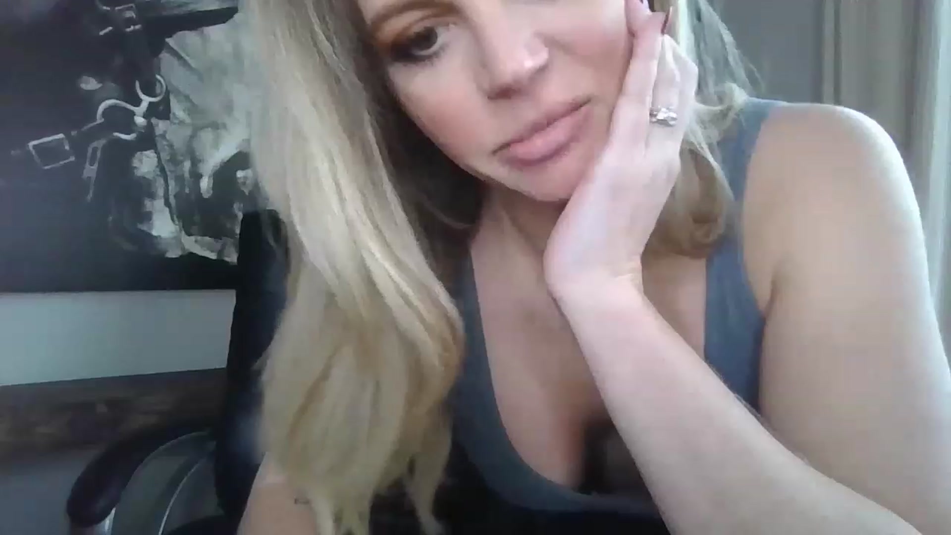Gallery image thumbnail from Laceygreyy's myfreecams stream on, 01/20/2023, 18:18 image 18 of 20